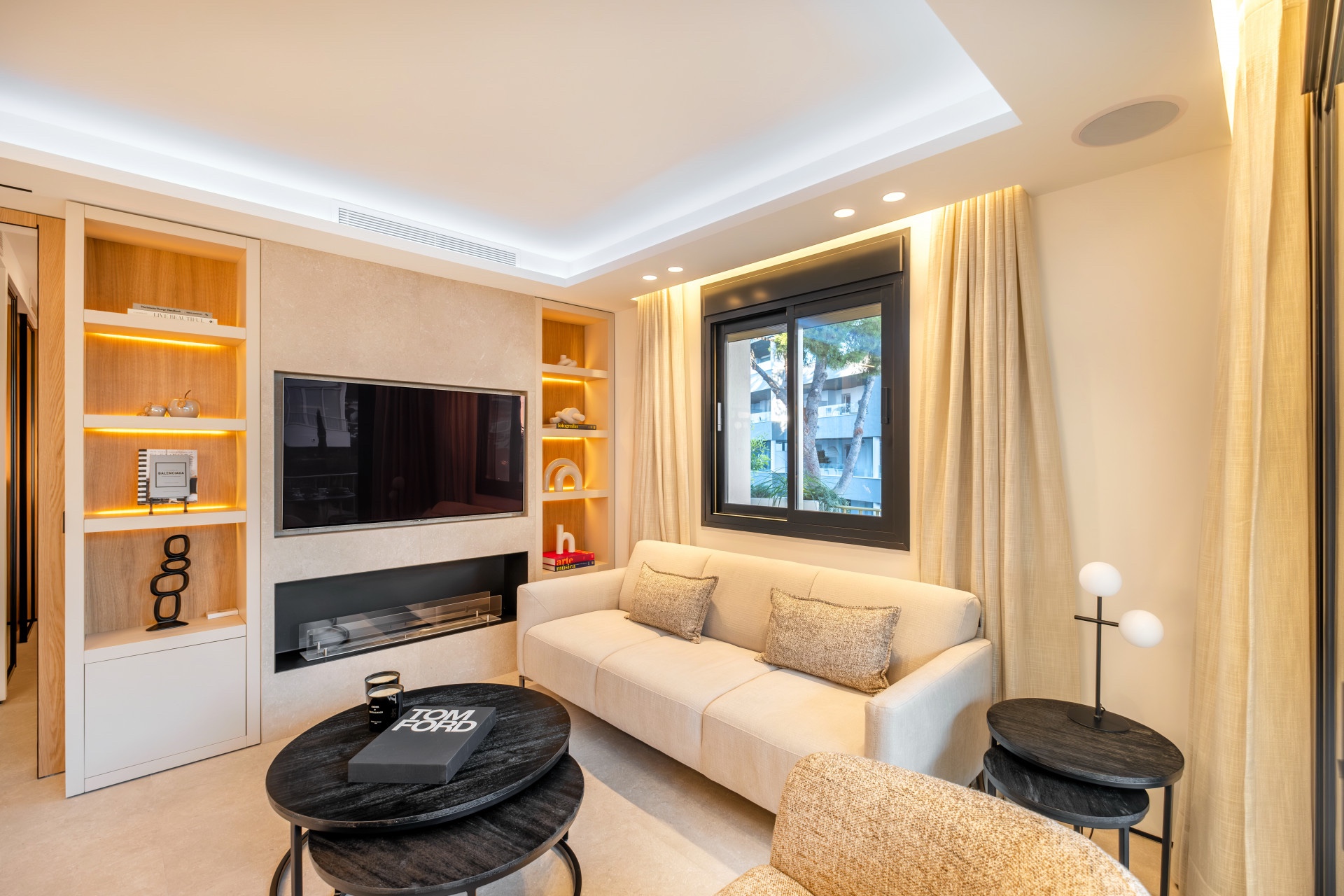 2 Bedroom Apartment in Marbella - Photo 2