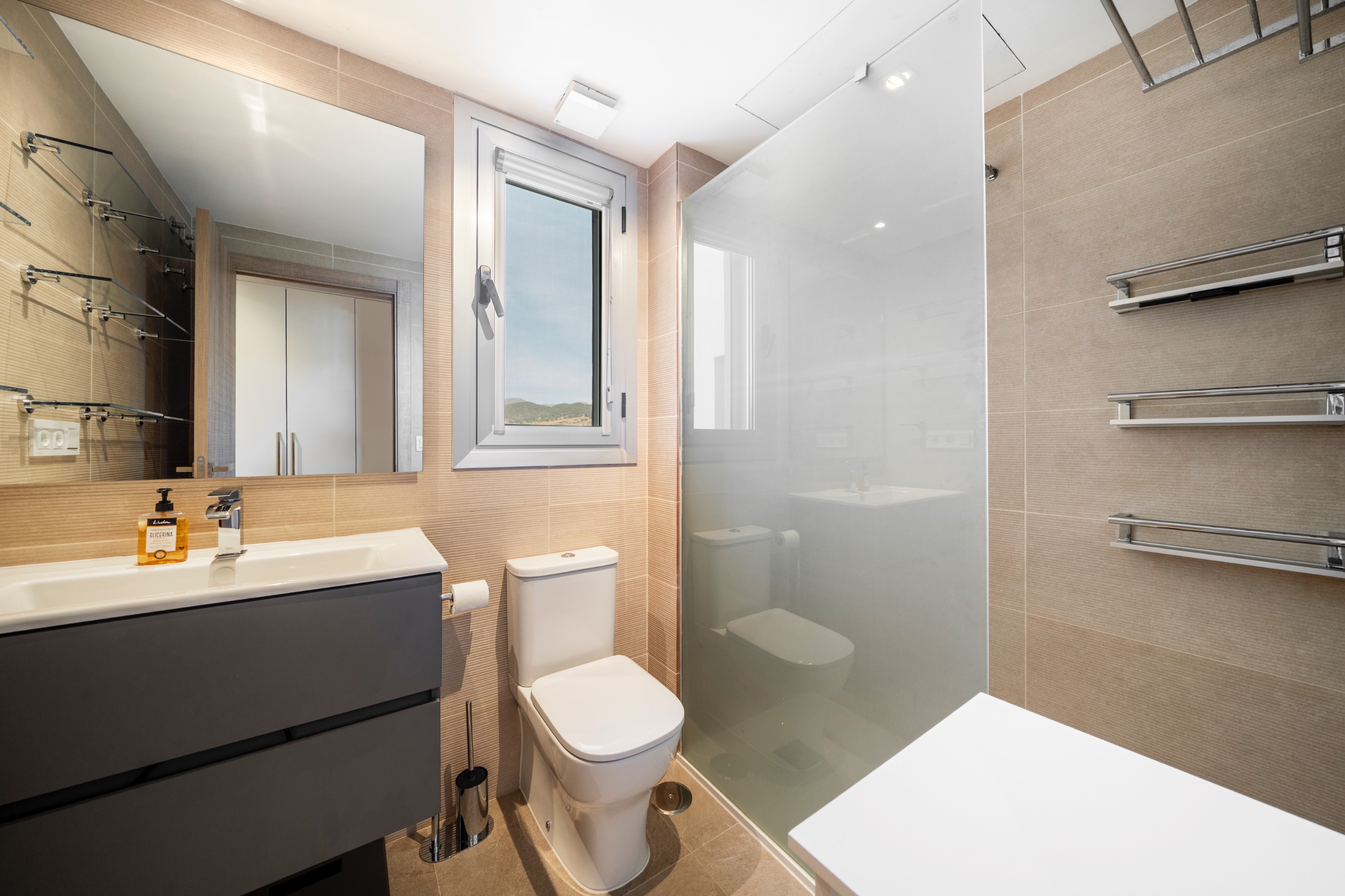 3 Bedroom Apartment in Estepona - Photo 7