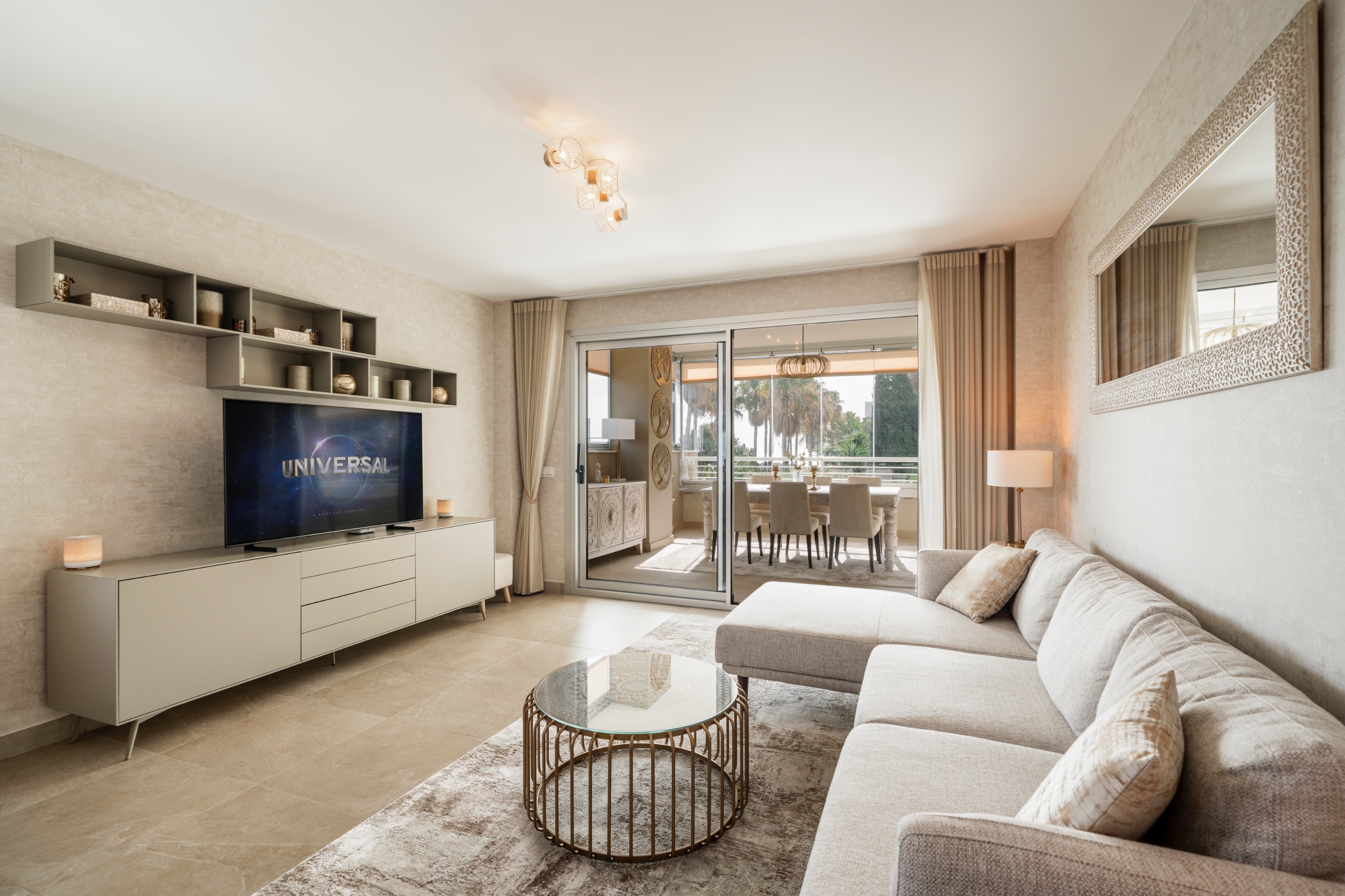 3 Bedroom Apartment in Estepona - Photo 2