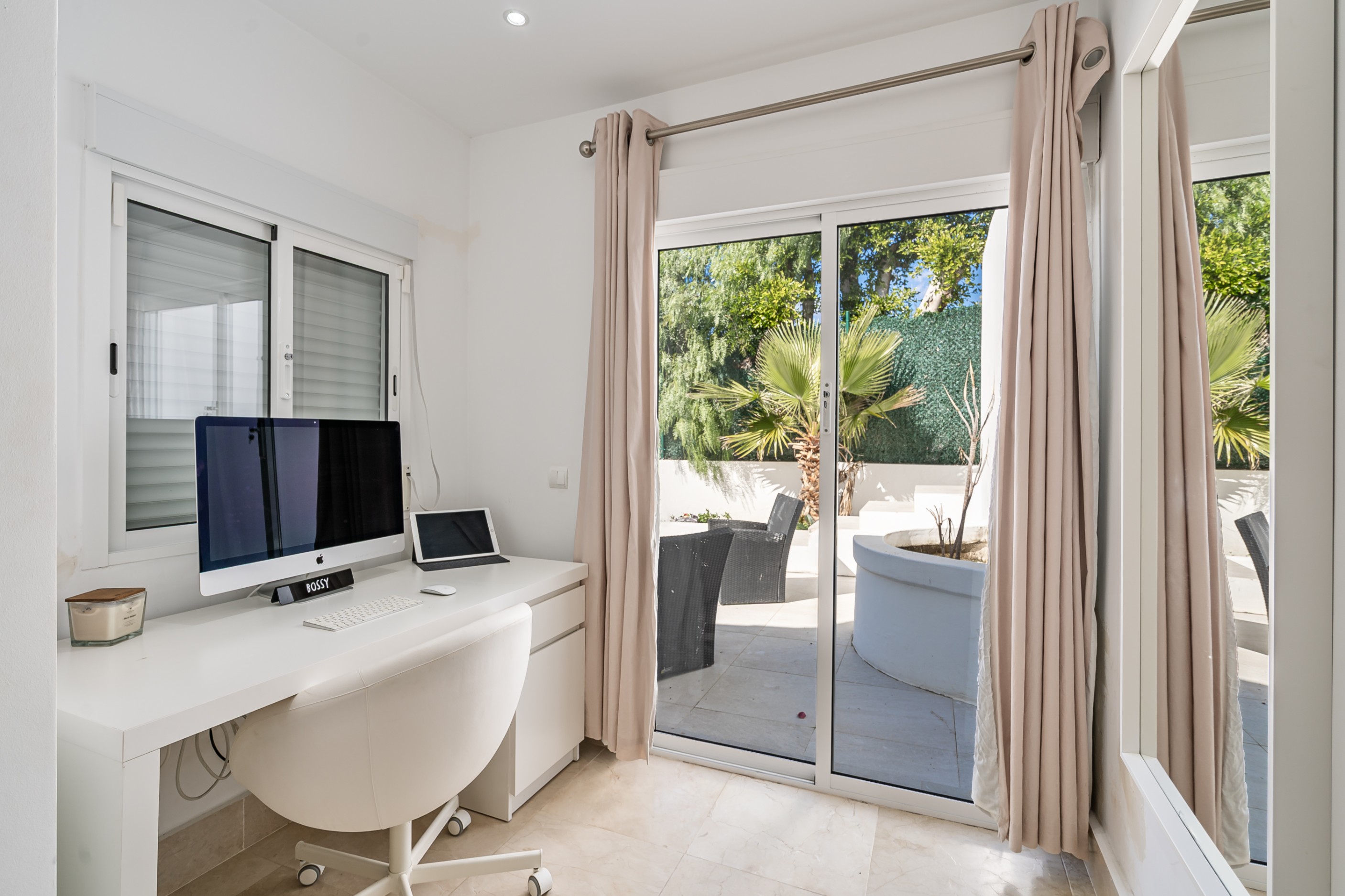 5 Bedroom Villa in Estepona - Photo 4