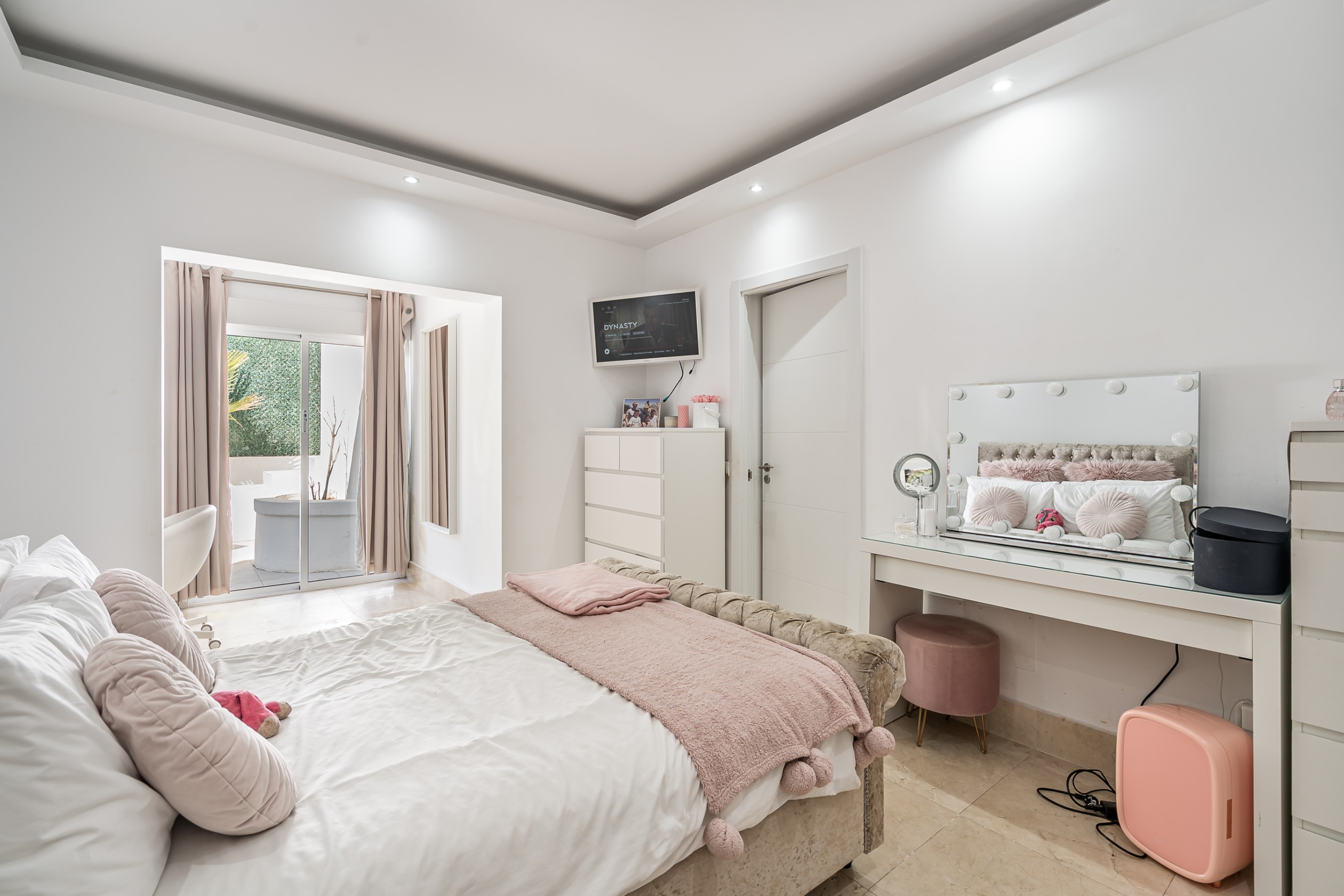 5 Bedroom Villa in Estepona - Photo 3
