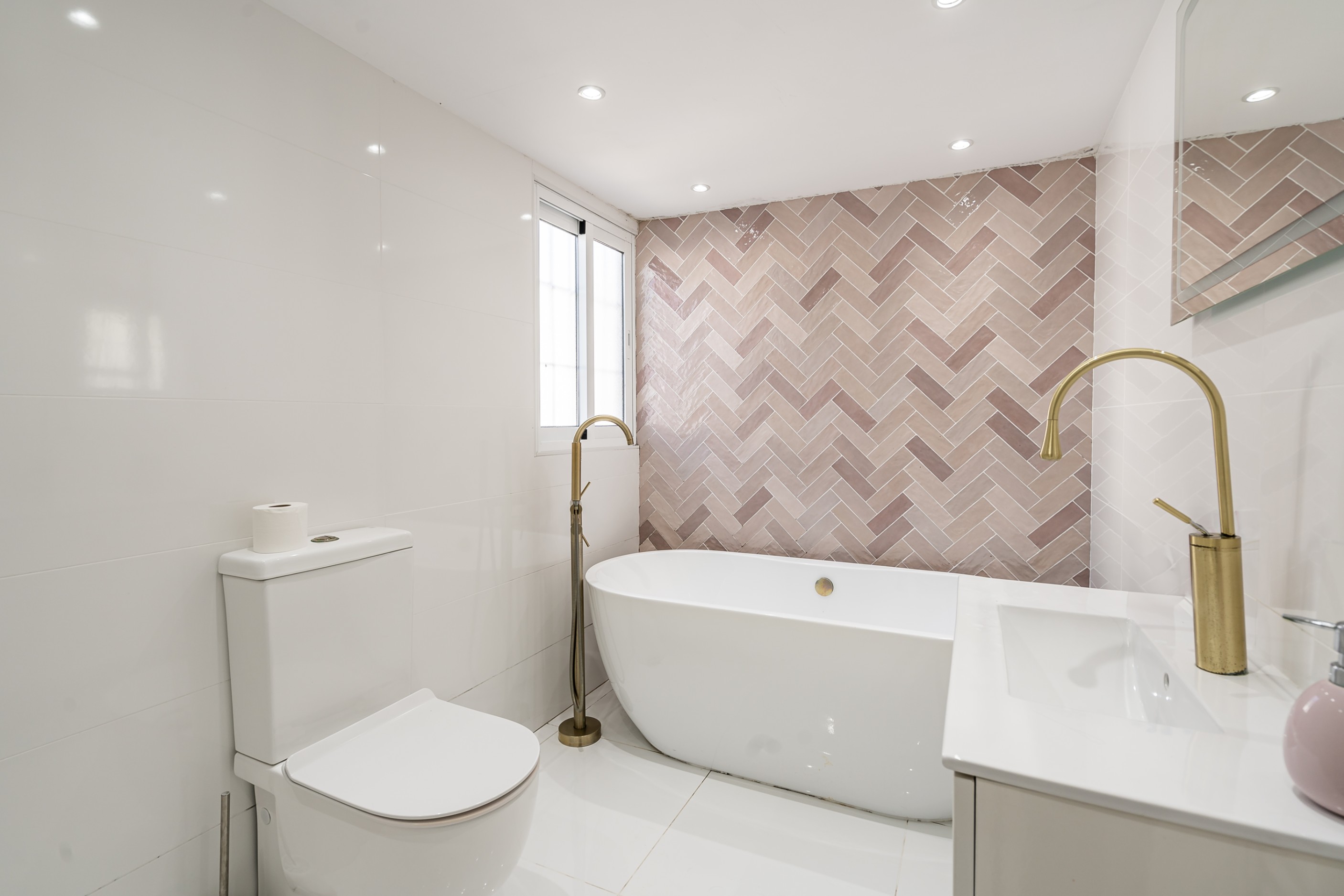 5 Bedroom Villa in Estepona - Photo 7