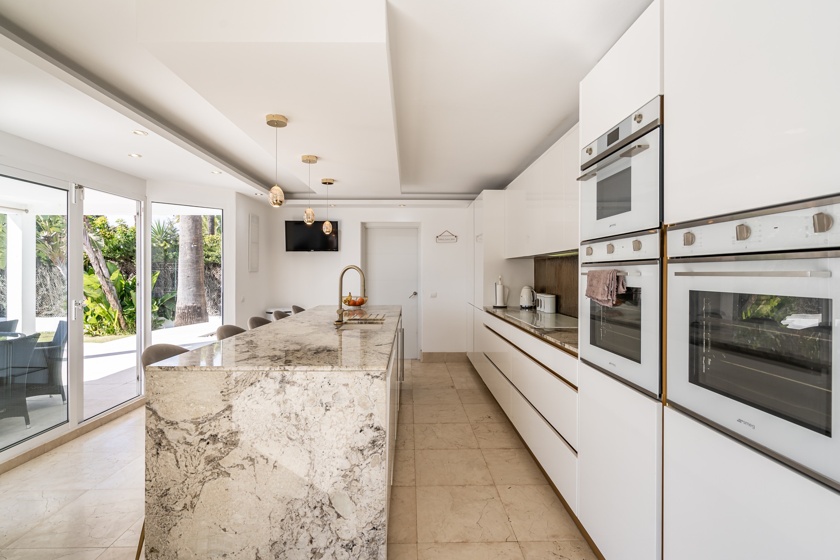 5 Bedroom Villa in Estepona - Photo 24