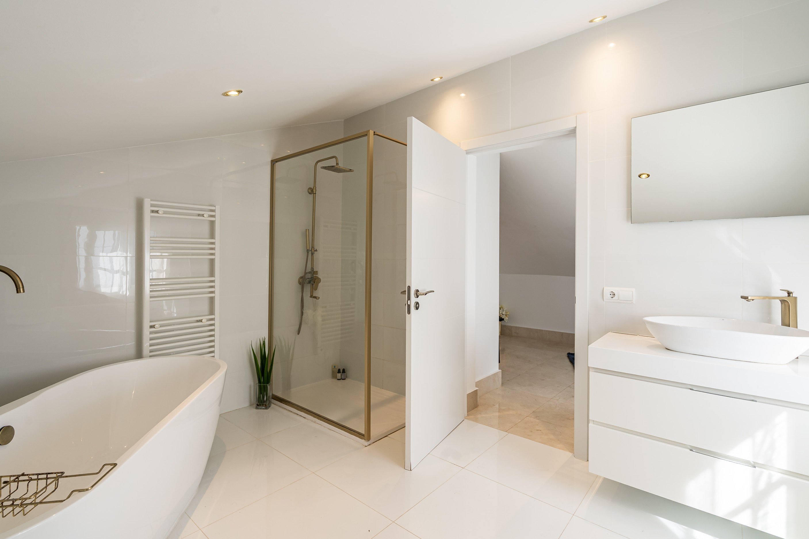 5 Bedroom Villa in Estepona - Photo 19