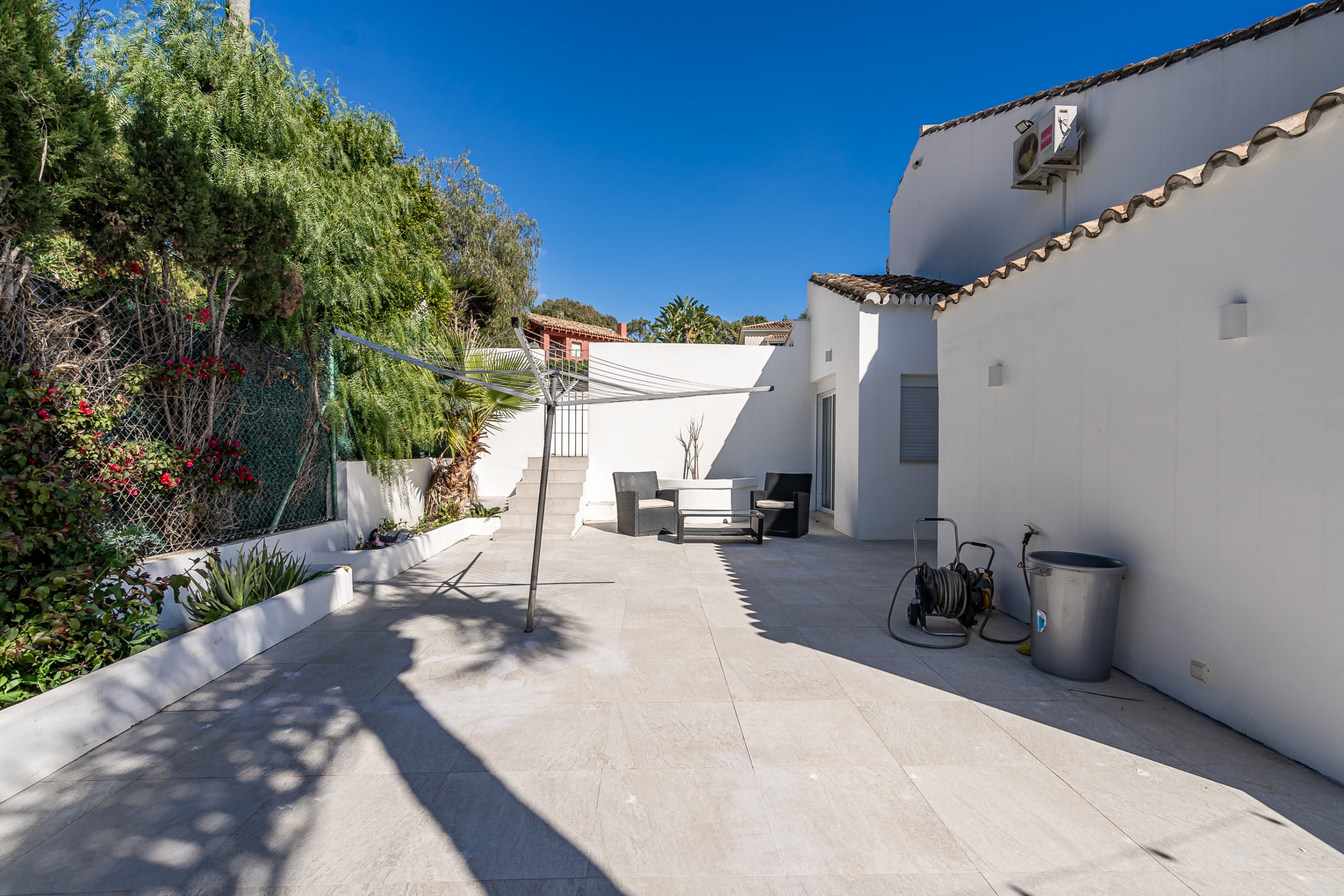 5 Bedroom Villa in Estepona - Photo 28