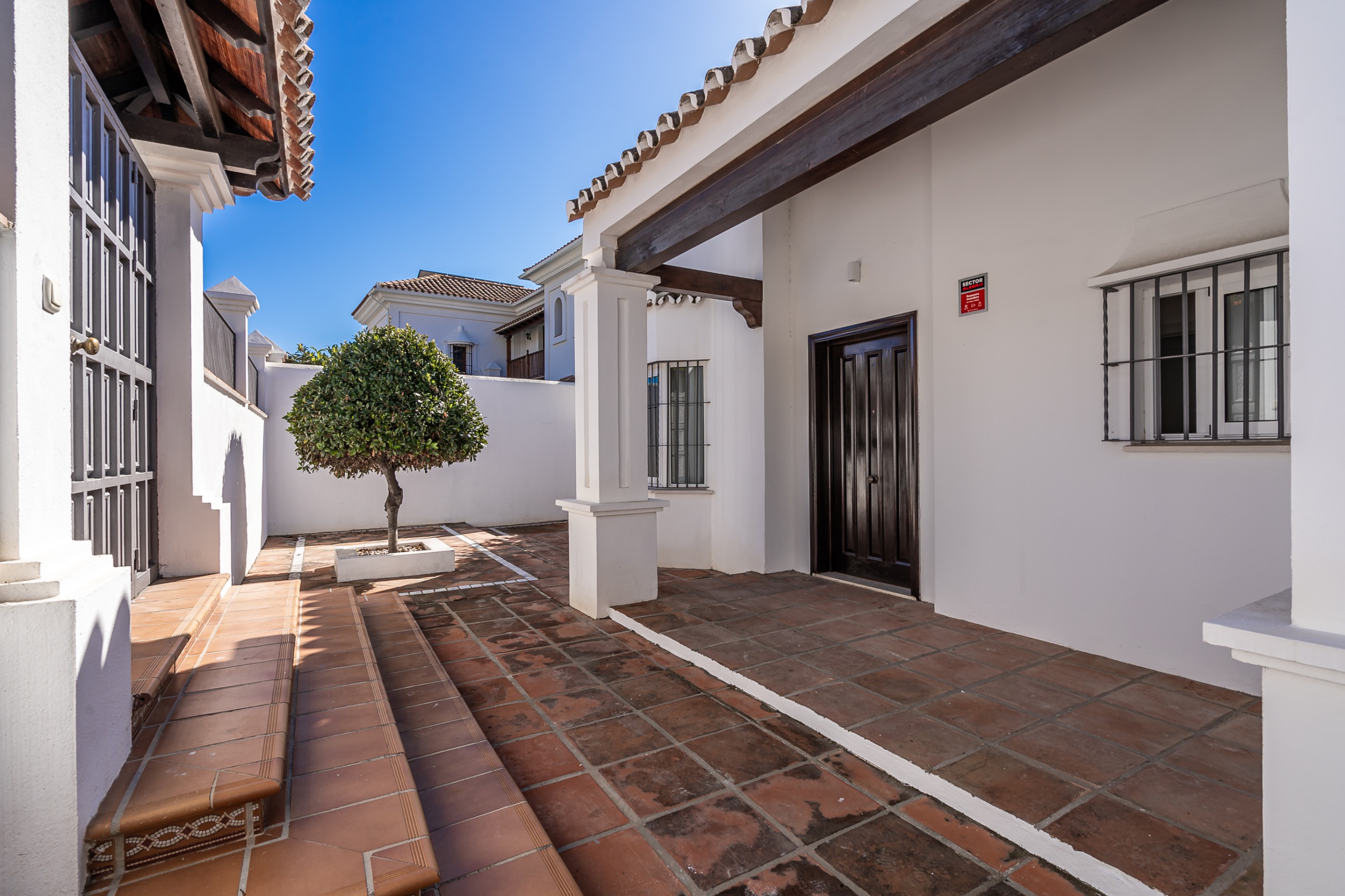 5 Bedroom Villa in Estepona - Photo 39