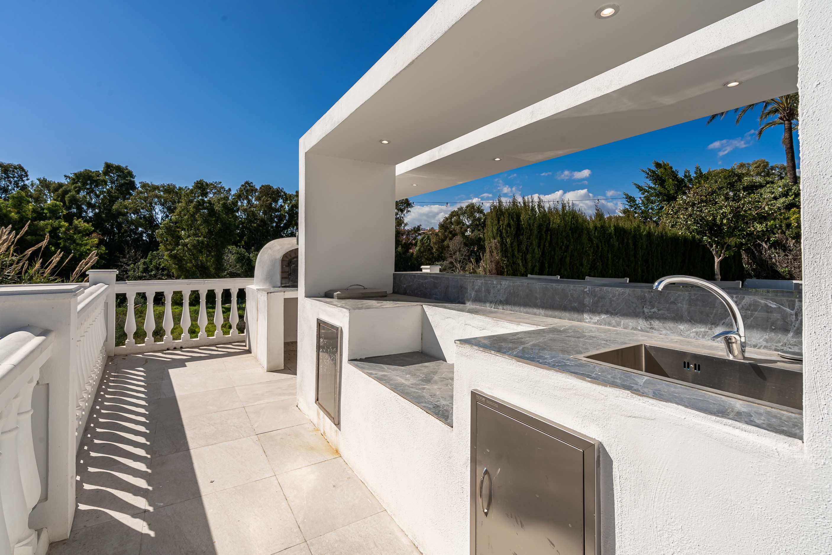 5 Bedroom Villa in Estepona - Photo 34