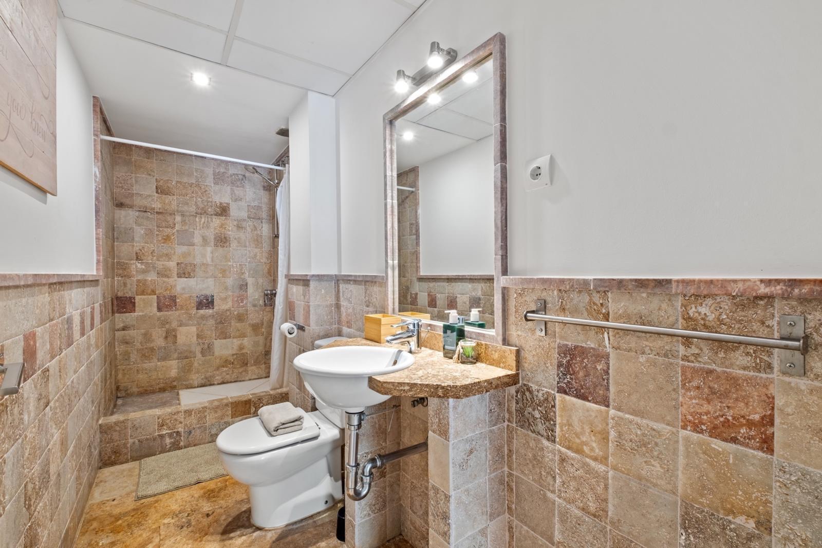 3 Bedroom Apartment in Marbella - Photo 16