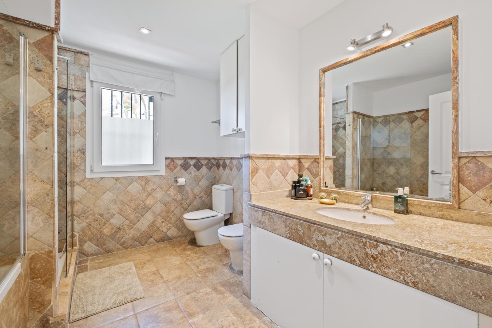 3 Bedroom Apartment in Marbella - Photo 19