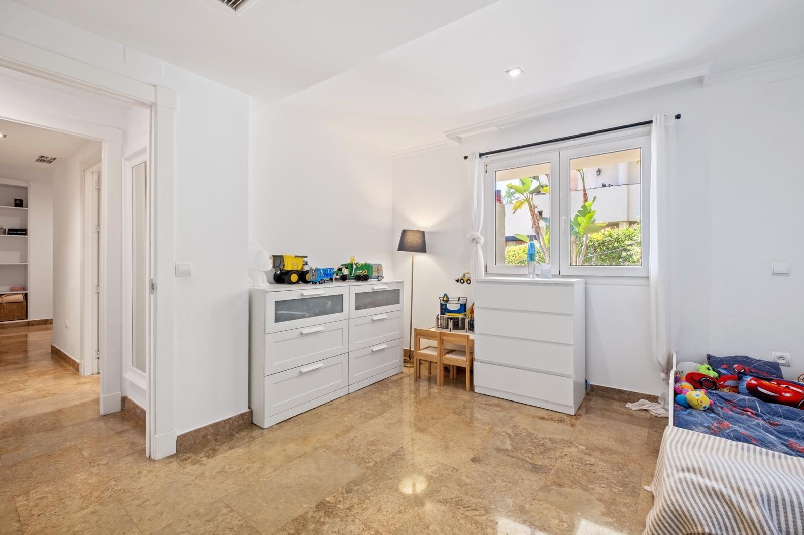 3 Bedroom Apartment in Marbella - Photo 9
