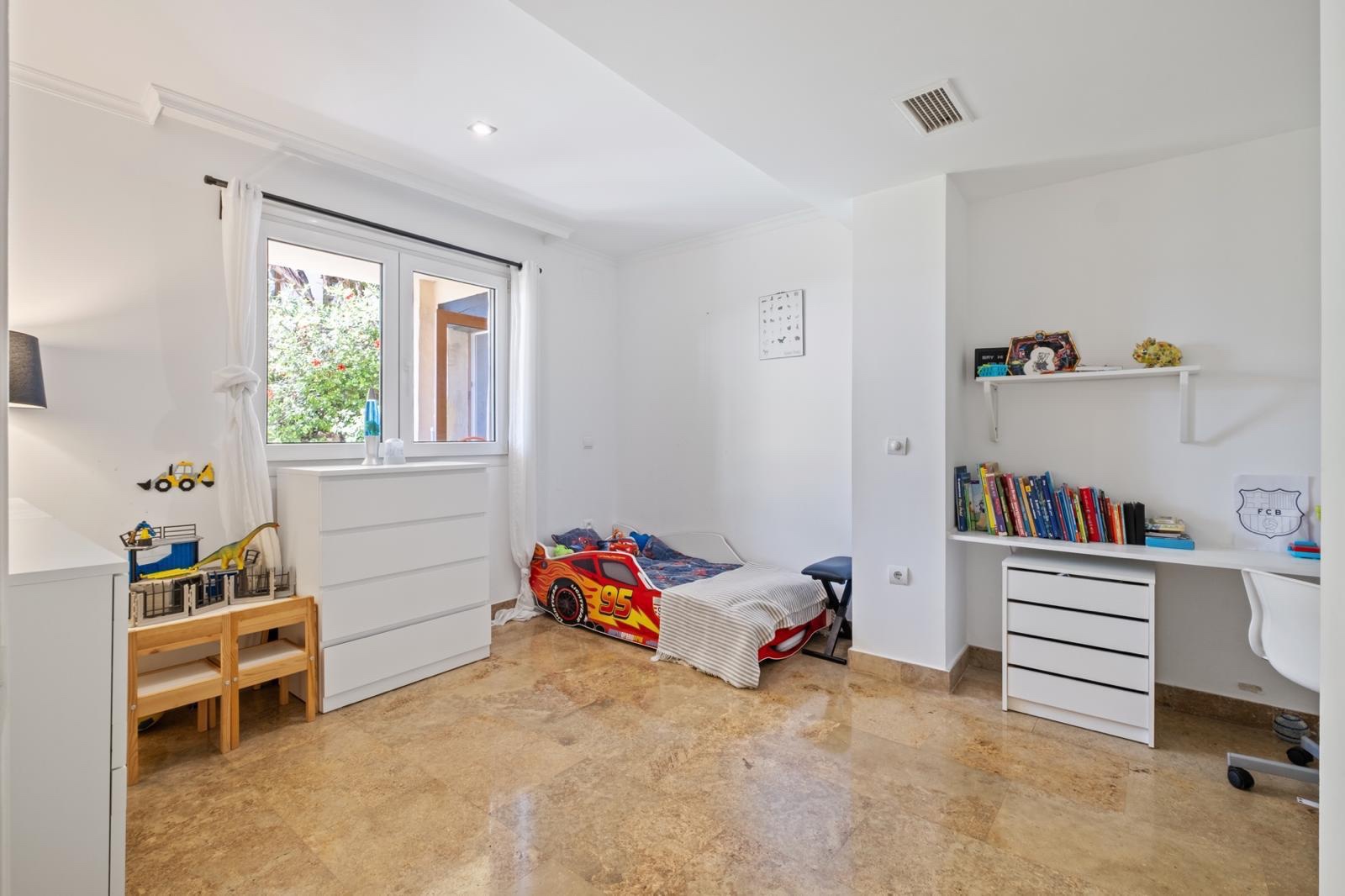 3 Bedroom Apartment in Marbella - Photo 13