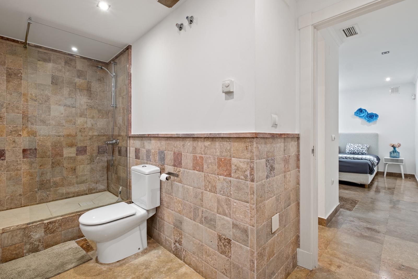3 Bedroom Apartment in Marbella - Photo 17