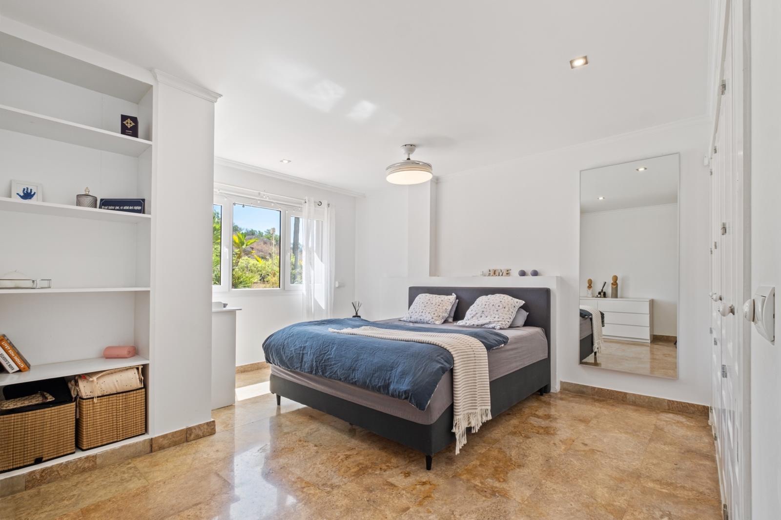 3 Bedroom Apartment in Marbella - Photo 4