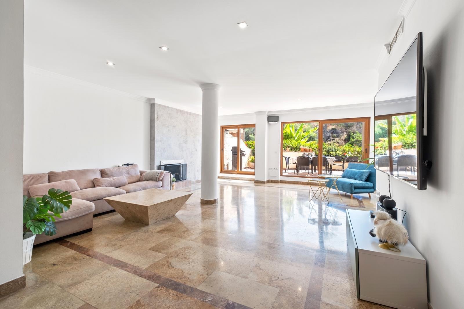3 Bedroom Apartment in Marbella - Photo 2
