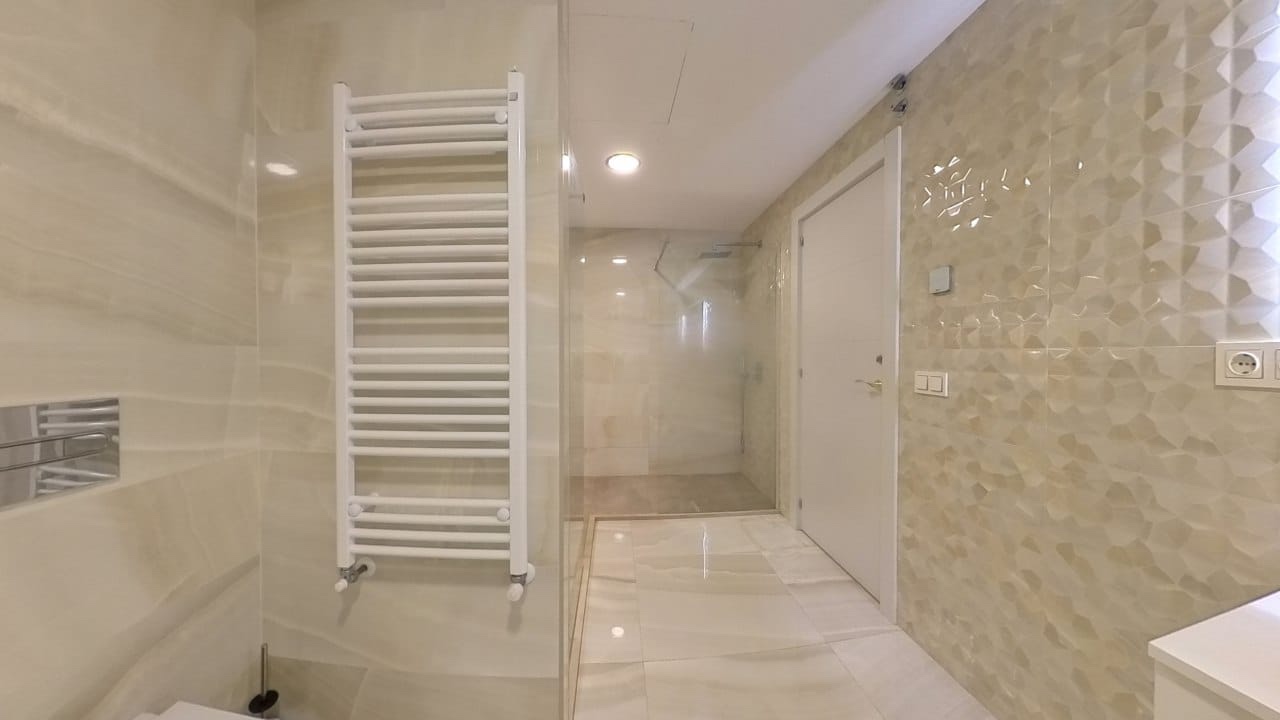 4 Bedroom Villa in Marbella - Photo 11