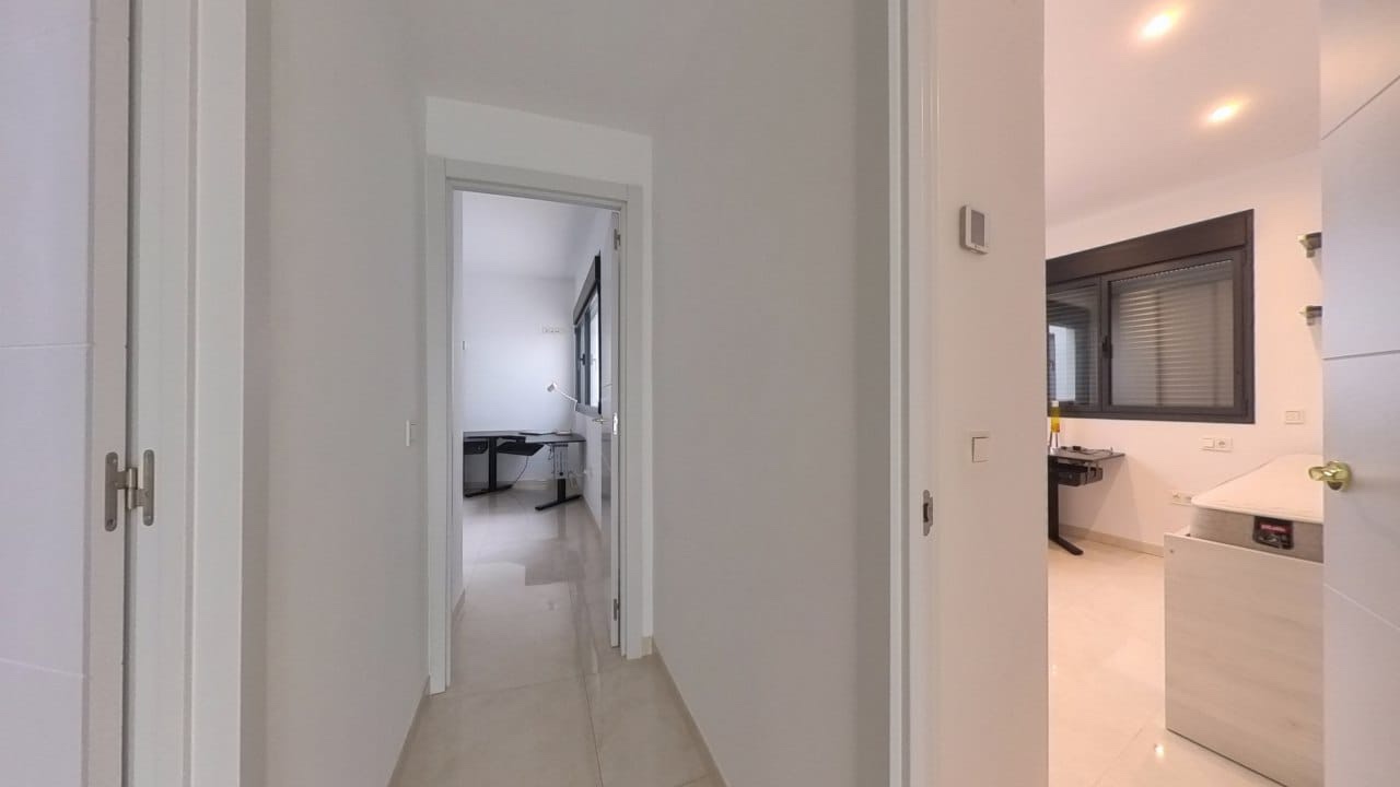 4 Bedroom Villa in Marbella - Photo 16