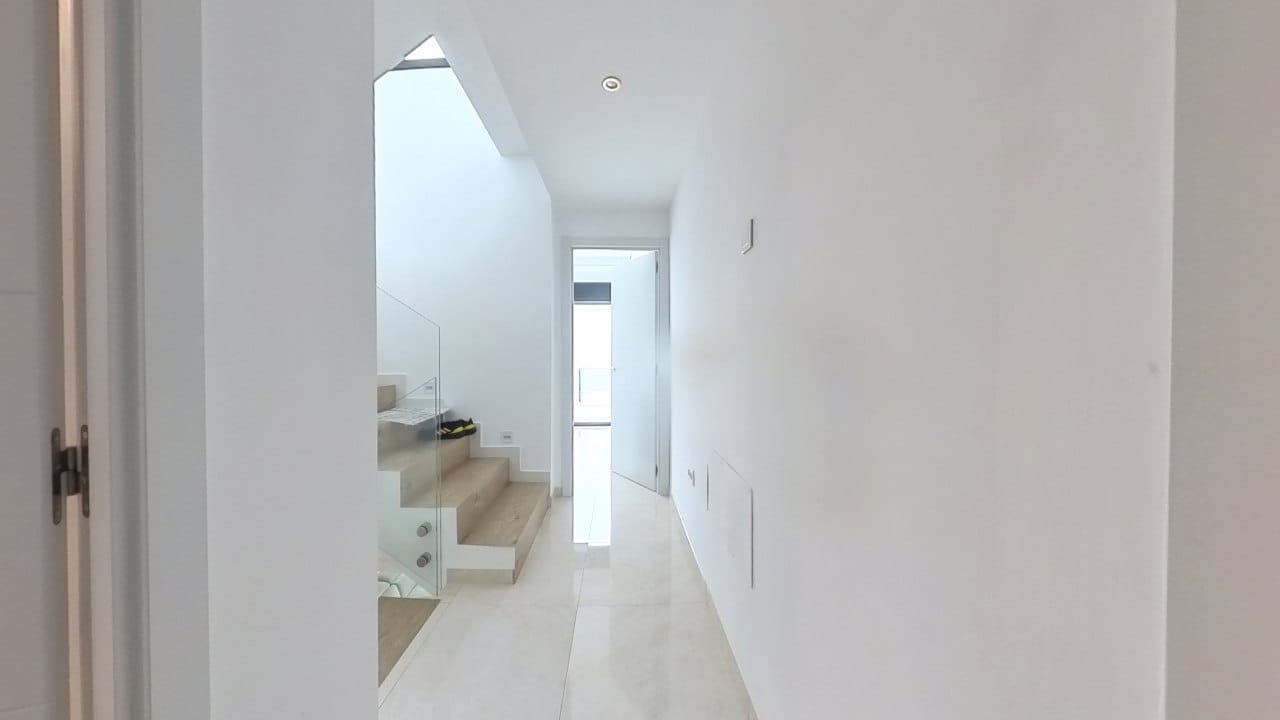 4 Bedroom Villa in Marbella - Photo 20