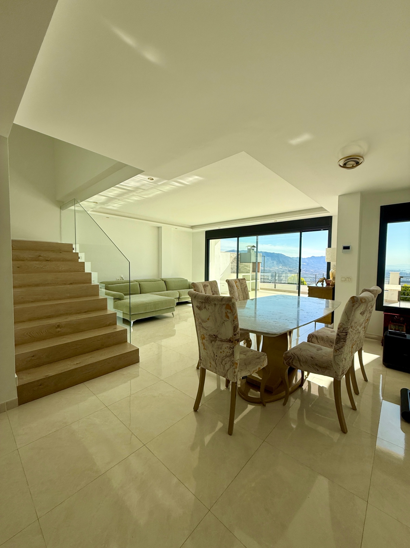 4 Bedroom Villa in Marbella - Photo 29