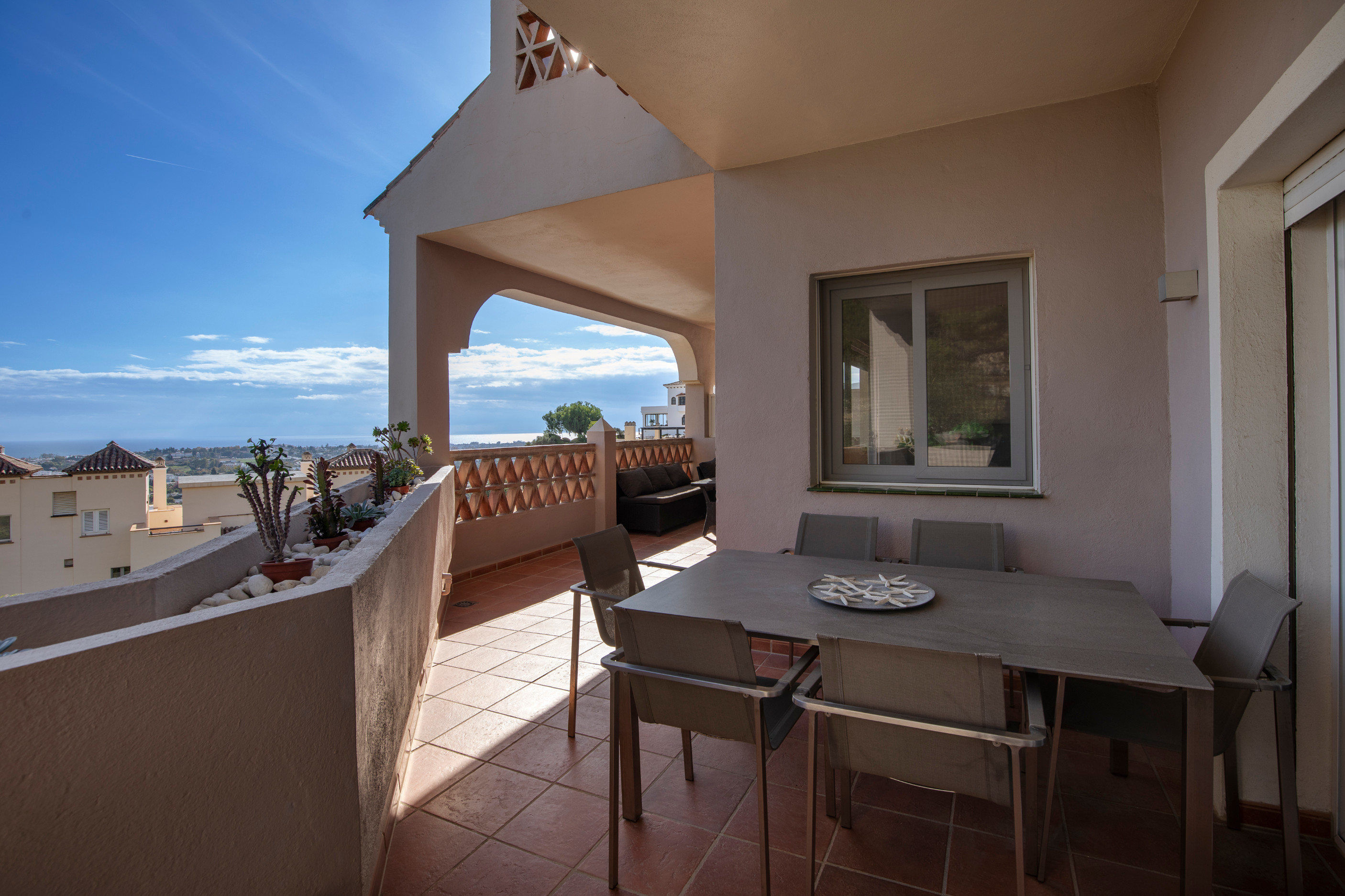 3 Bedroom Apartment in Benahavís - Photo 12