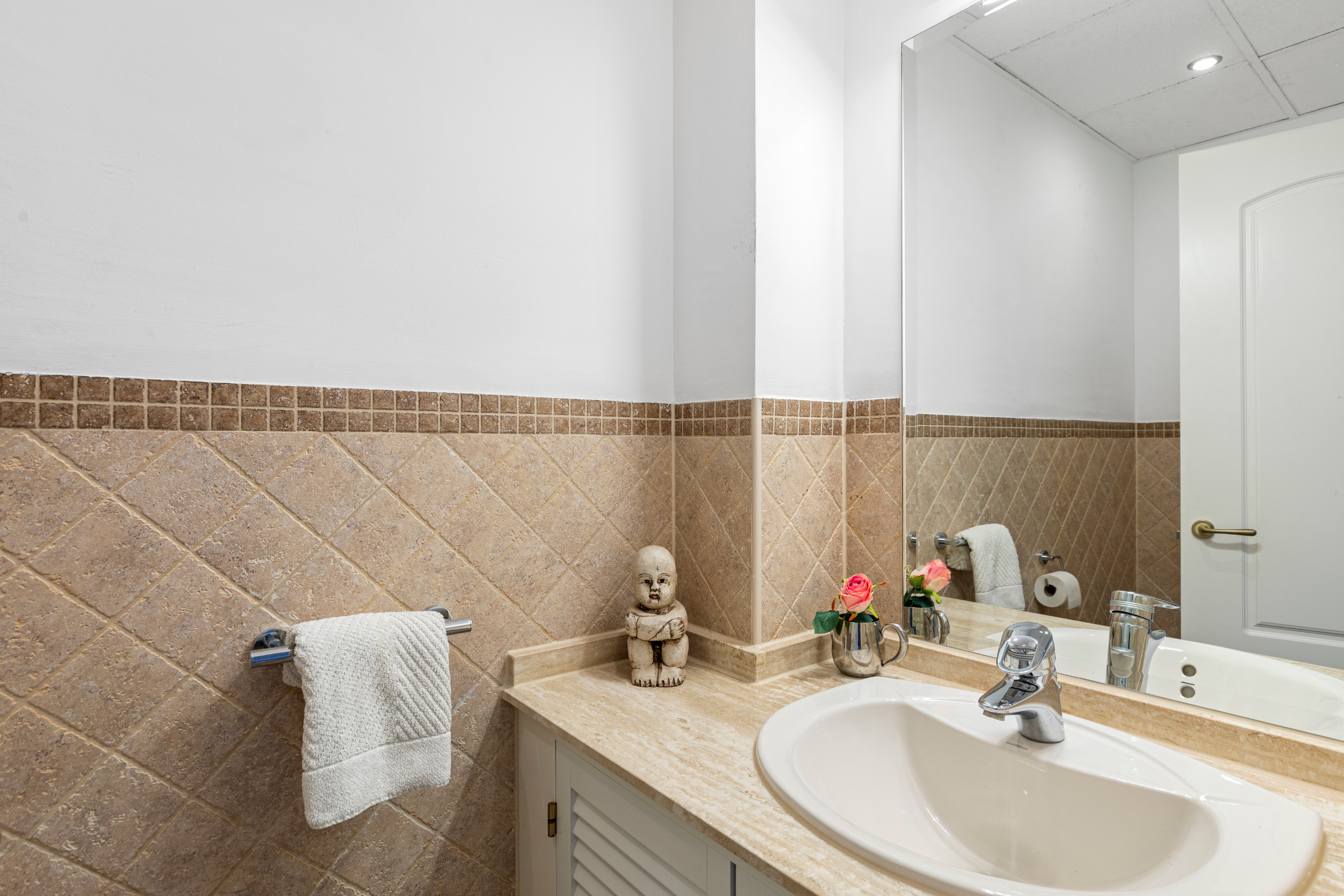 3 Bedroom Apartment in Benahavís - Photo 17