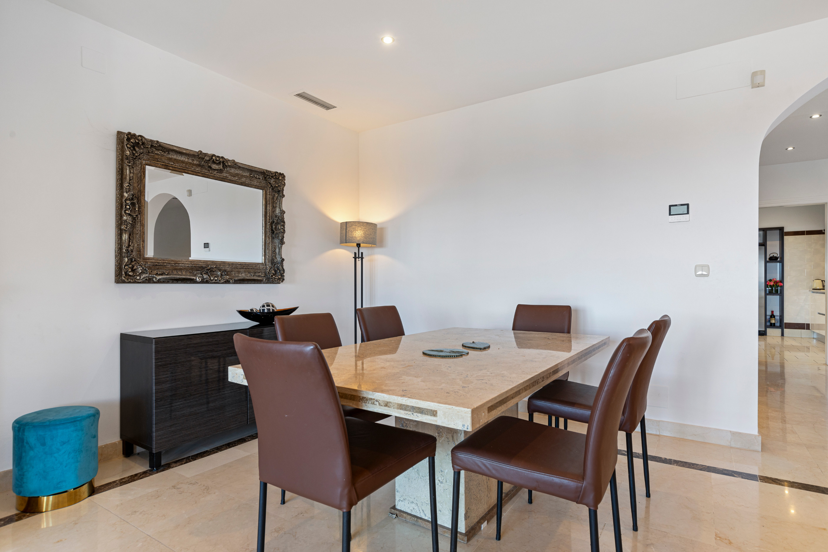 3 Bedroom Apartment in Benahavís - Photo 7