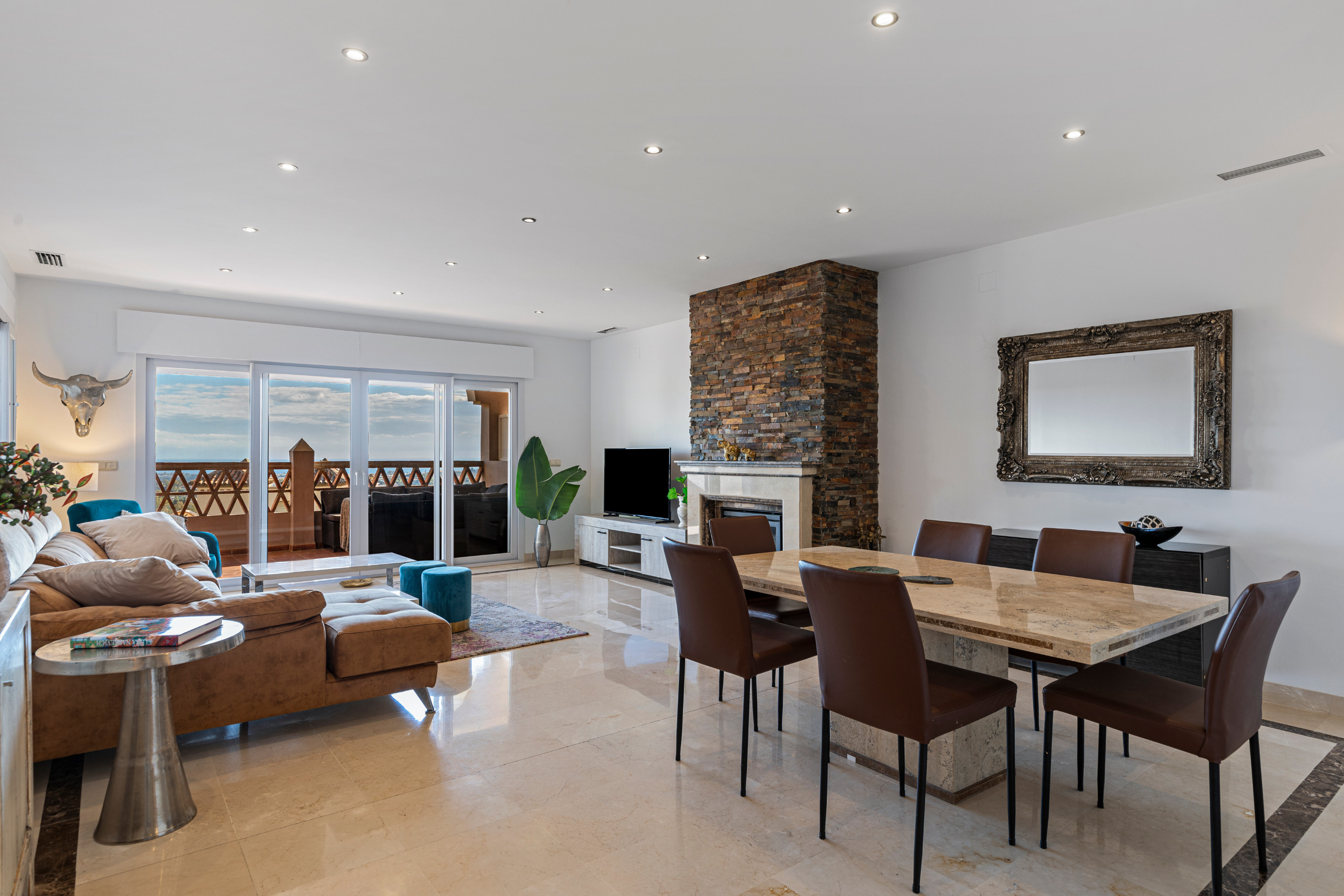 3 Bedroom Apartment in Benahavís - Photo 5