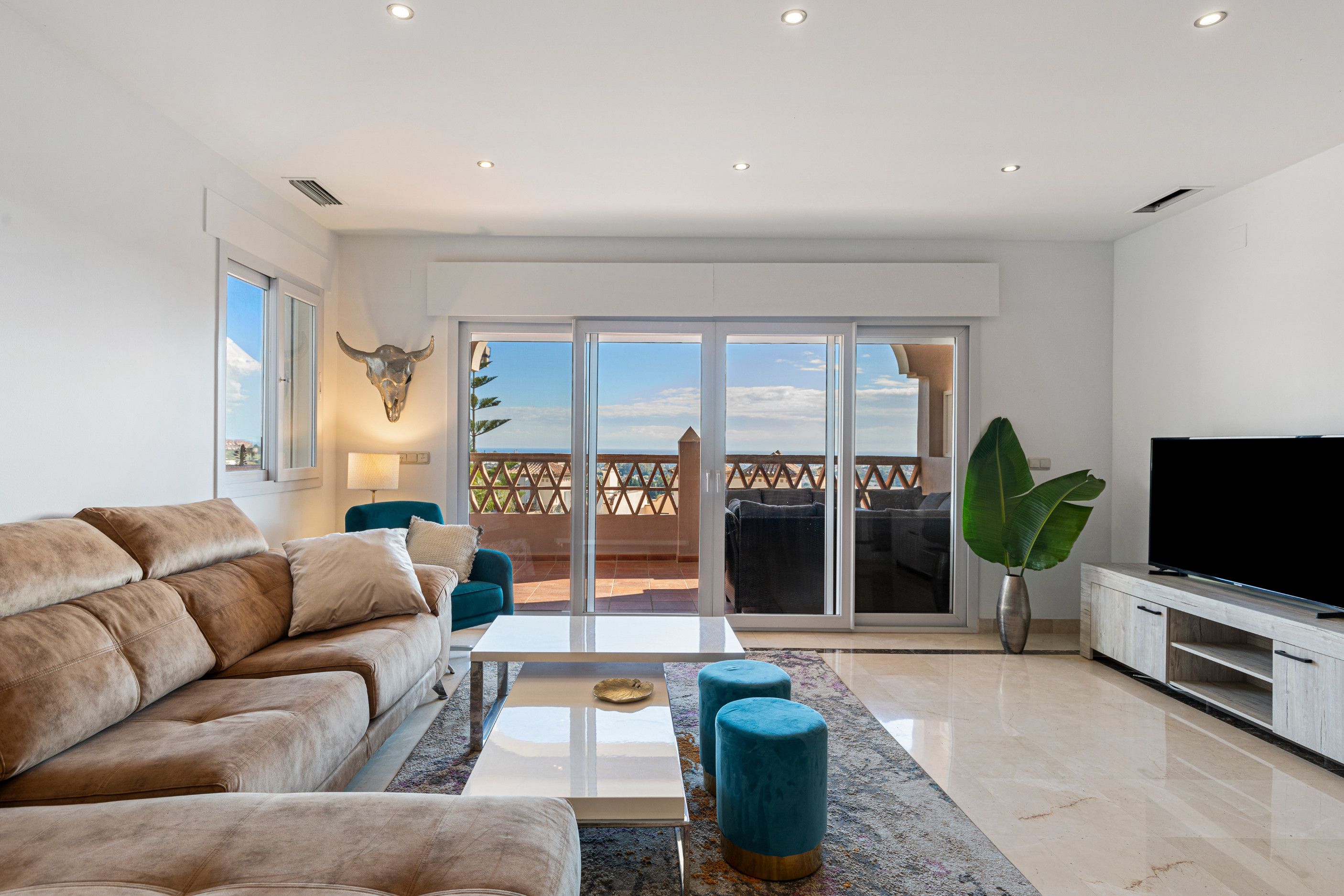 3 Bedroom Apartment in Benahavís - Photo 4
