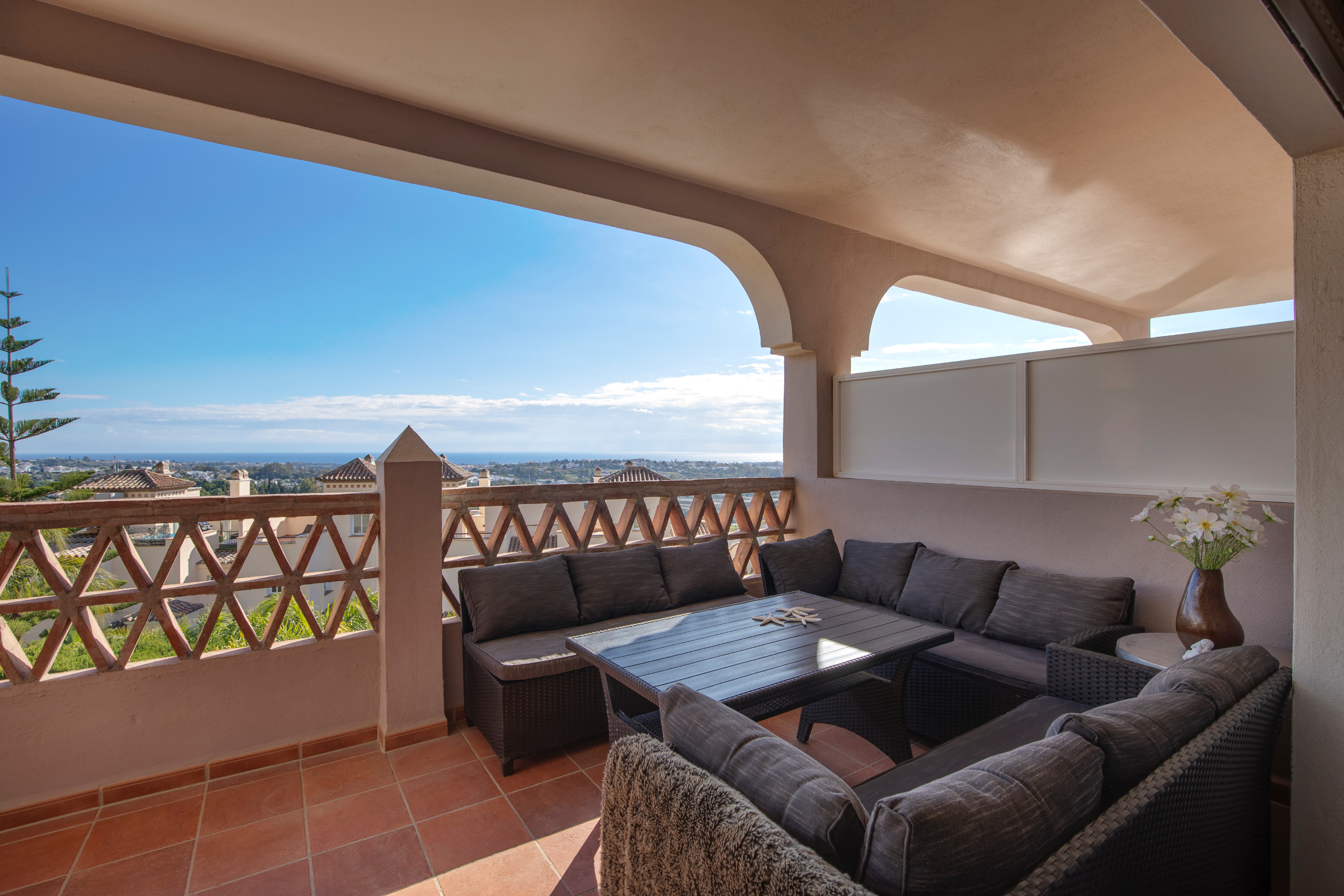 3 Bedroom Apartment in Benahavís - Photo 9