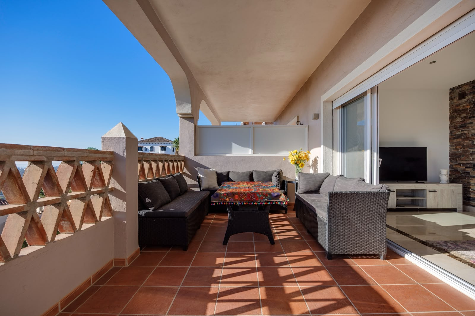 3 Bedroom Apartment in Benahavís - Photo 8