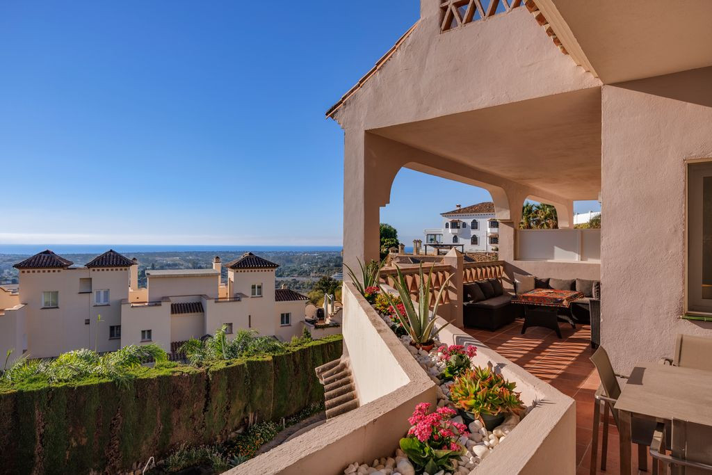3 Bedroom Apartment in Benahavís - Photo 11