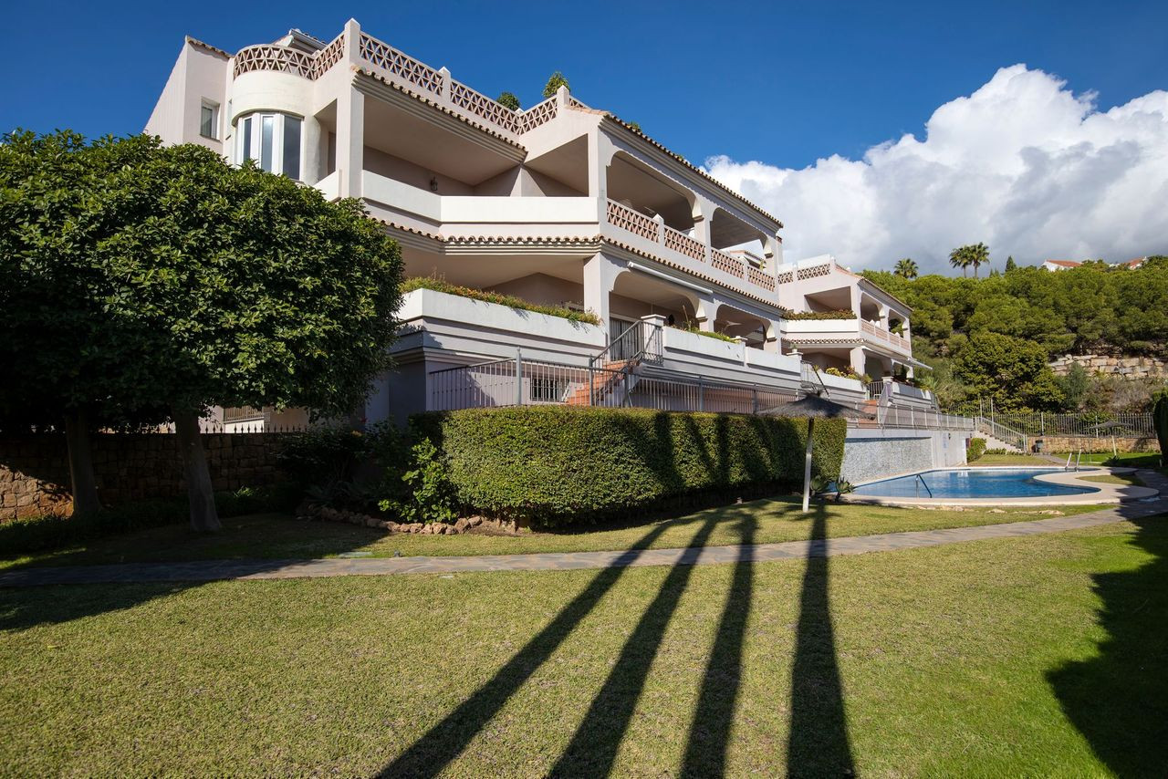 3 Bedroom Apartment in Benahavís - Photo 2