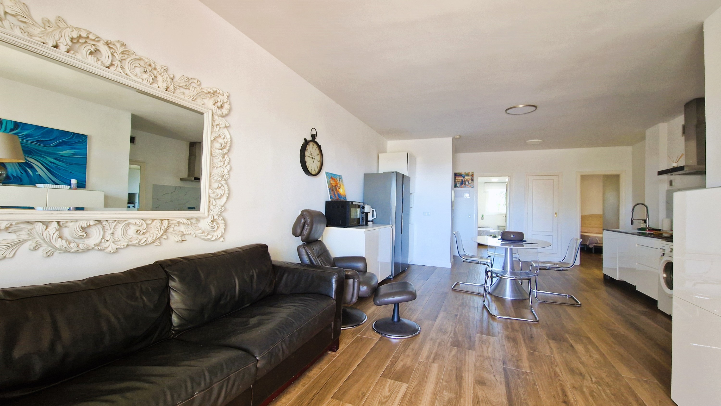 3 Bedroom Apartment in Estepona - Photo 2