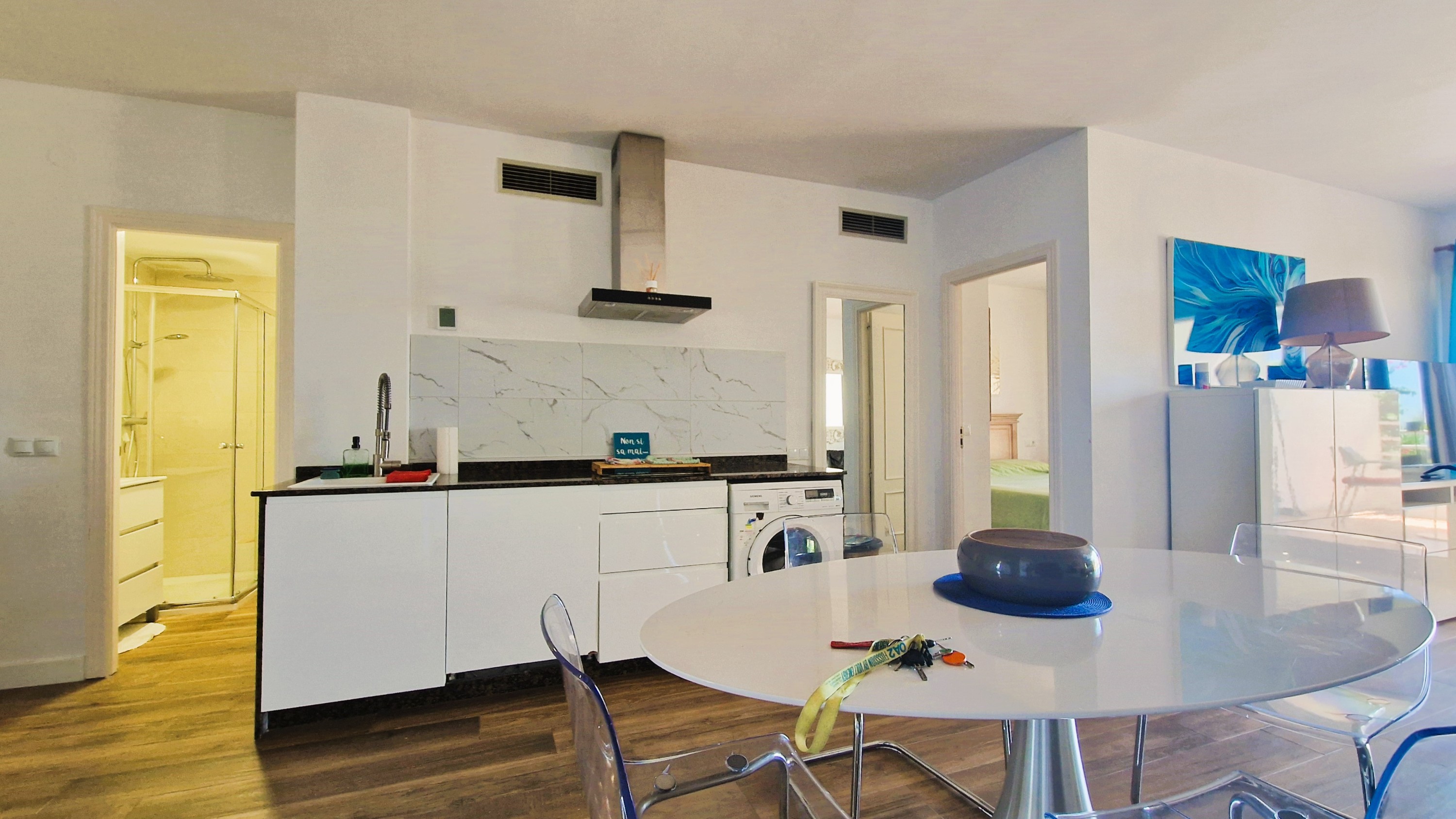 3 Bedroom Apartment in Estepona - Photo 6