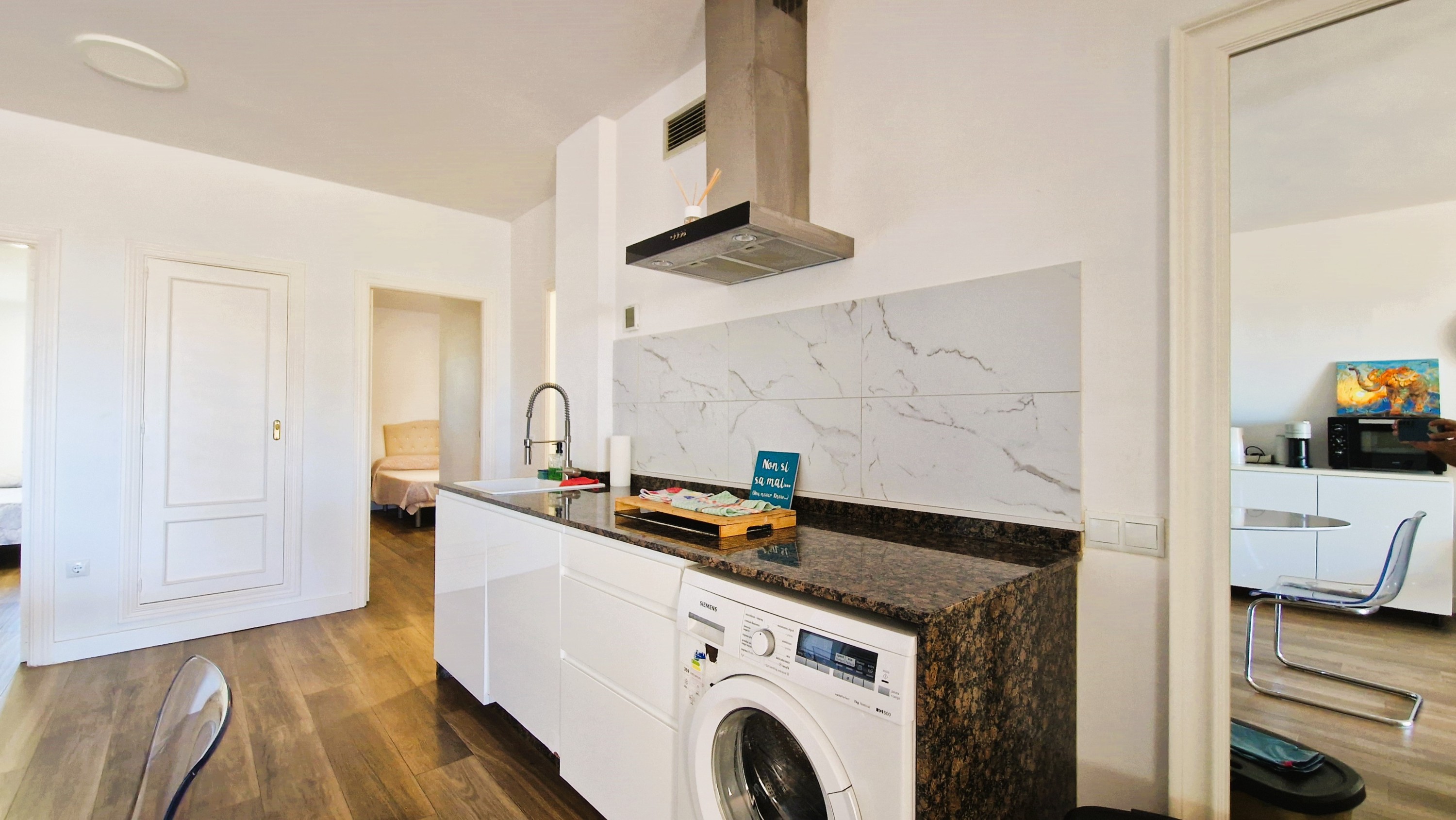 3 Bedroom Apartment in Estepona - Photo 8