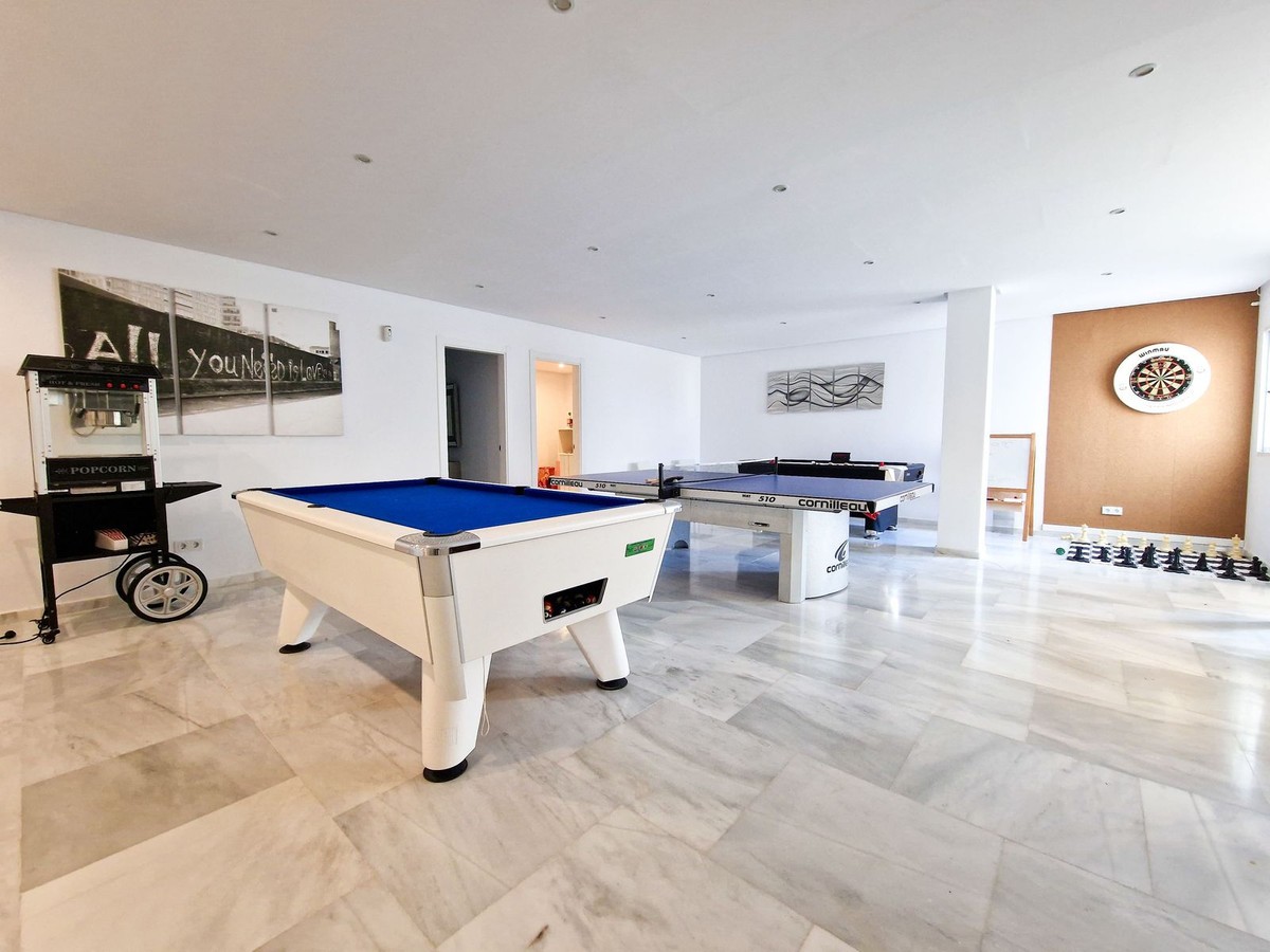 6 Bedroom Villa in Estepona - Photo 6