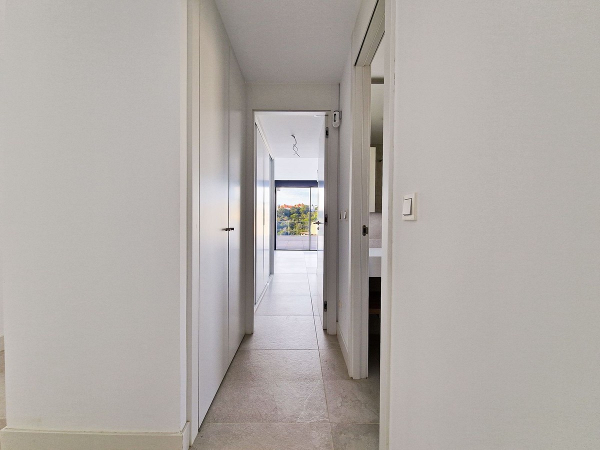 2 Bedroom Apartment in Marbella - Photo 6