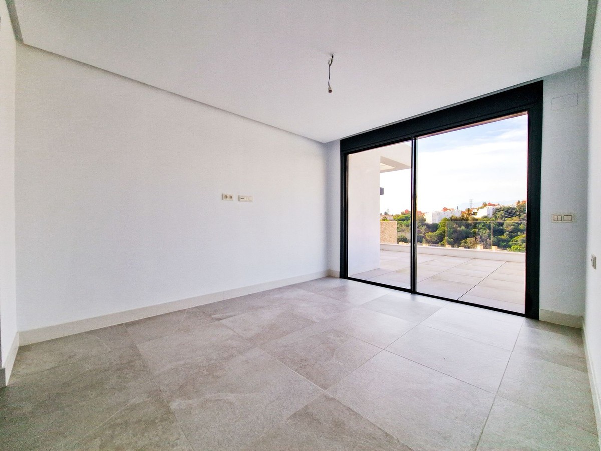 2 Bedroom Apartment in Marbella - Photo 7