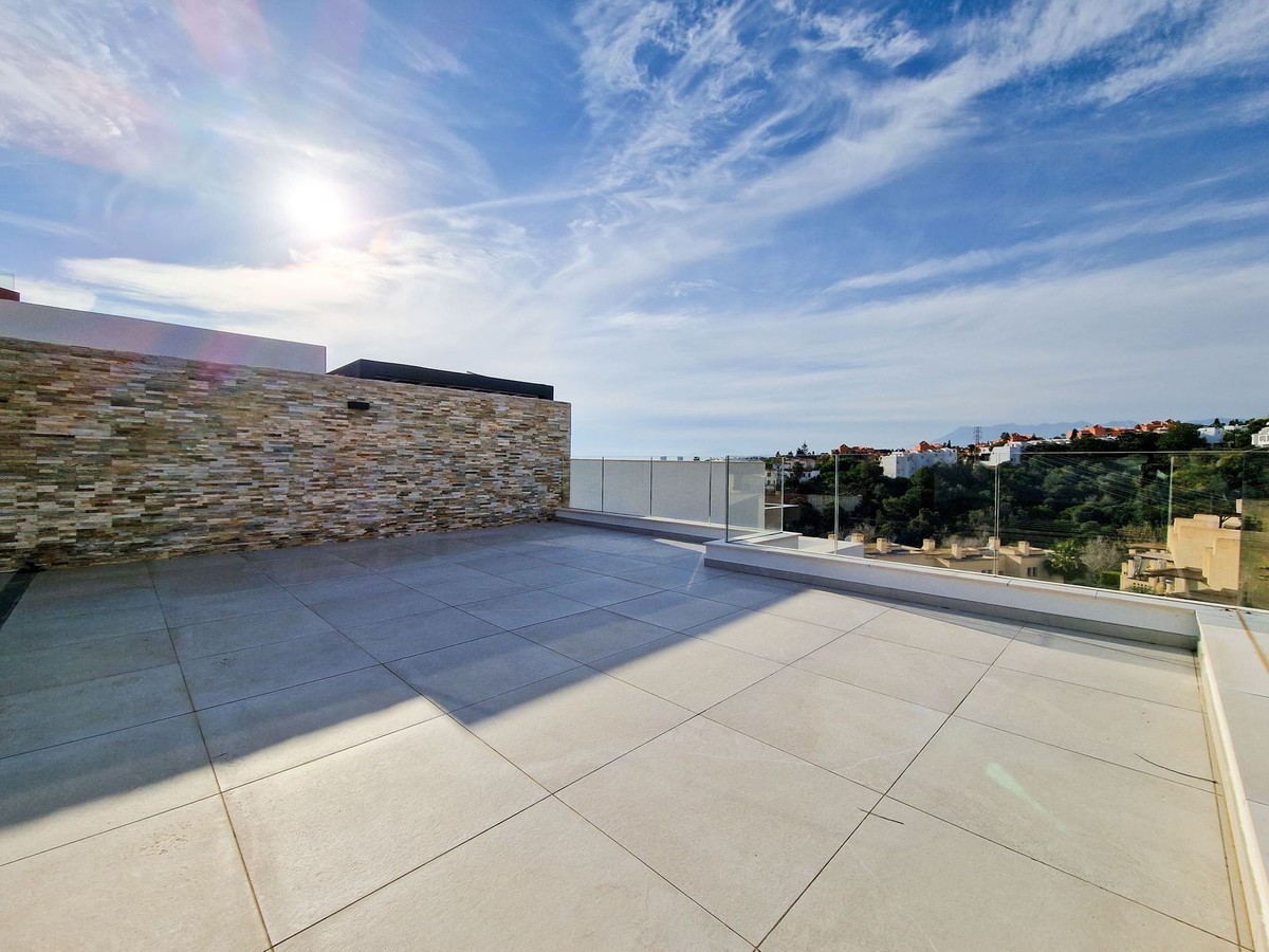 2 Bedroom Apartment in Marbella - Photo 13