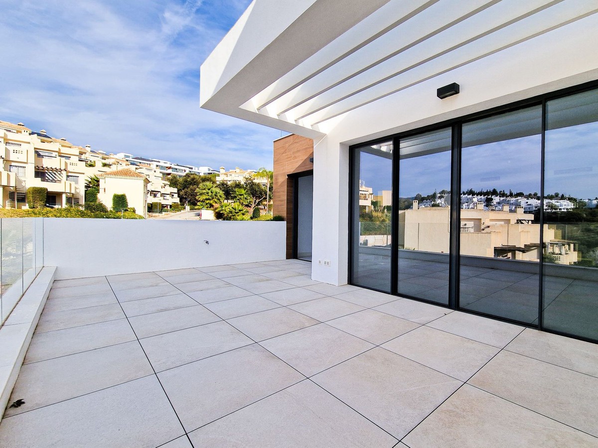 2 Bedroom Apartment in Marbella - Photo 9