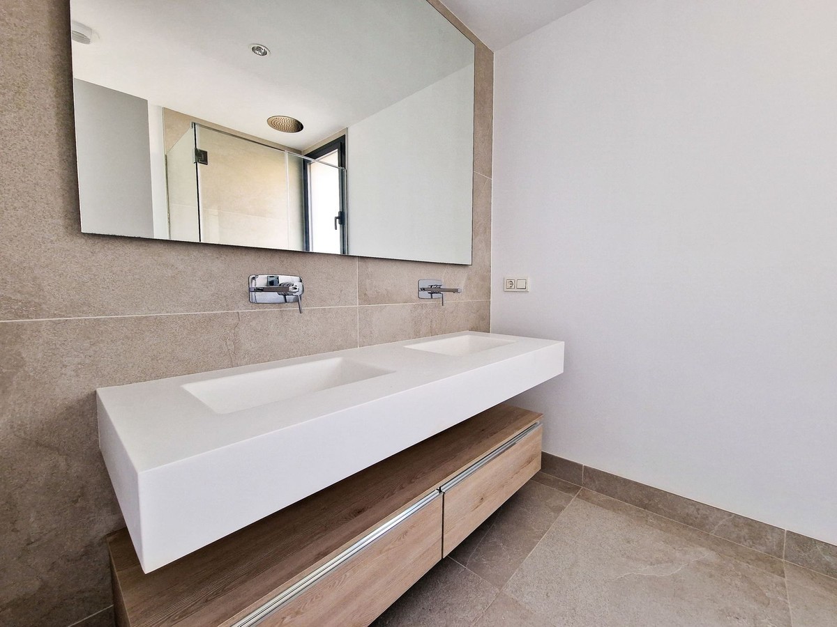 2 Bedroom Apartment in Marbella - Photo 8
