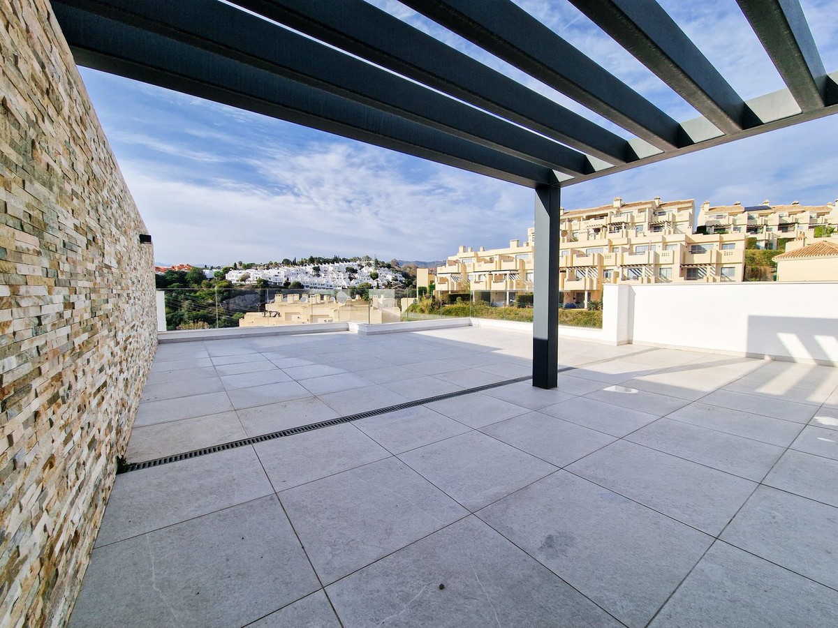 2 Bedroom Apartment in Marbella - Photo 12
