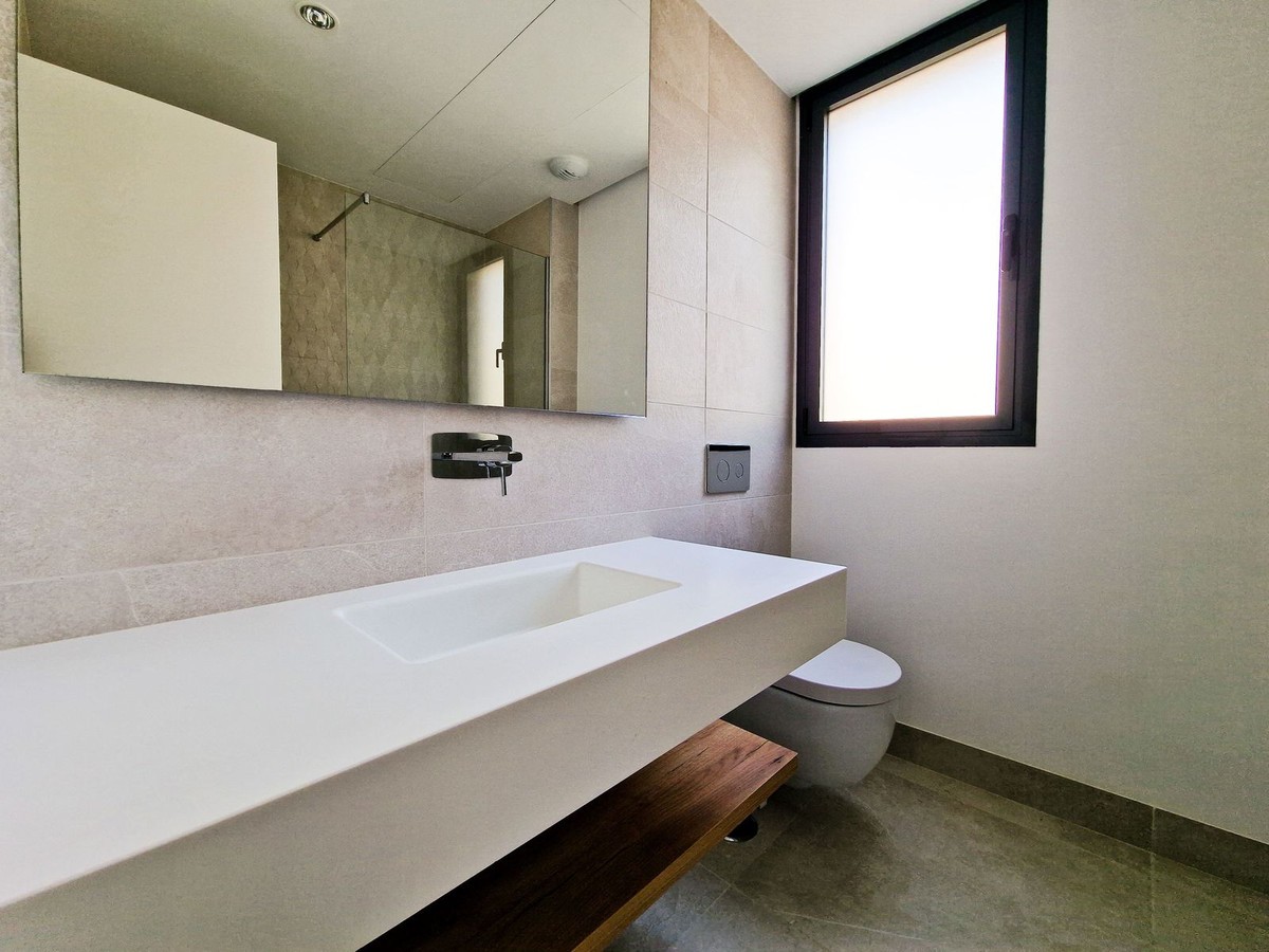 2 Bedroom Apartment in Marbella - Photo 5