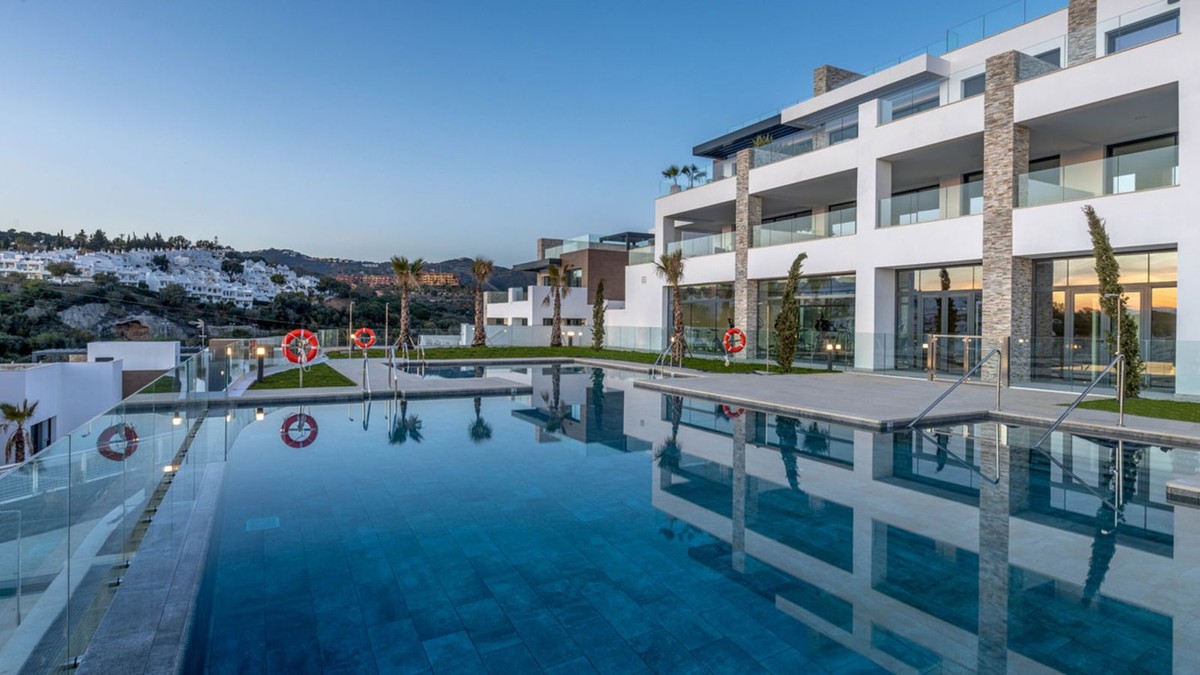 2 Bedroom Apartment in Marbella - Photo 14