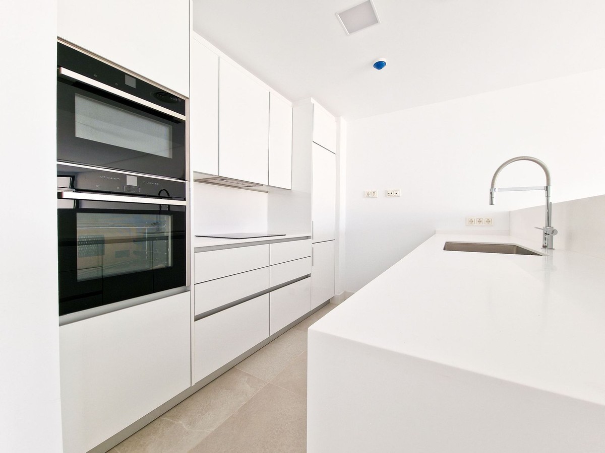 2 Bedroom Apartment in Marbella - Photo 2