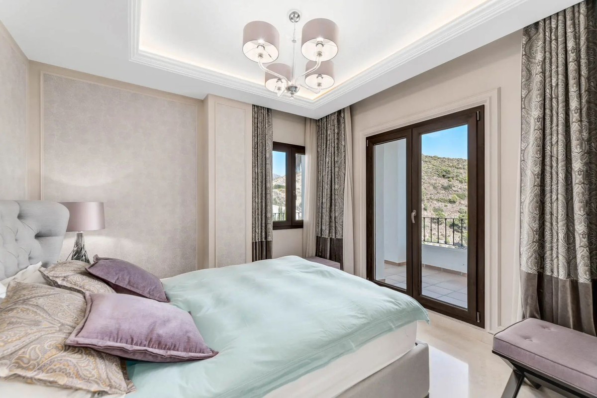 5 Bedroom Villa in Benahavís - Фото 12