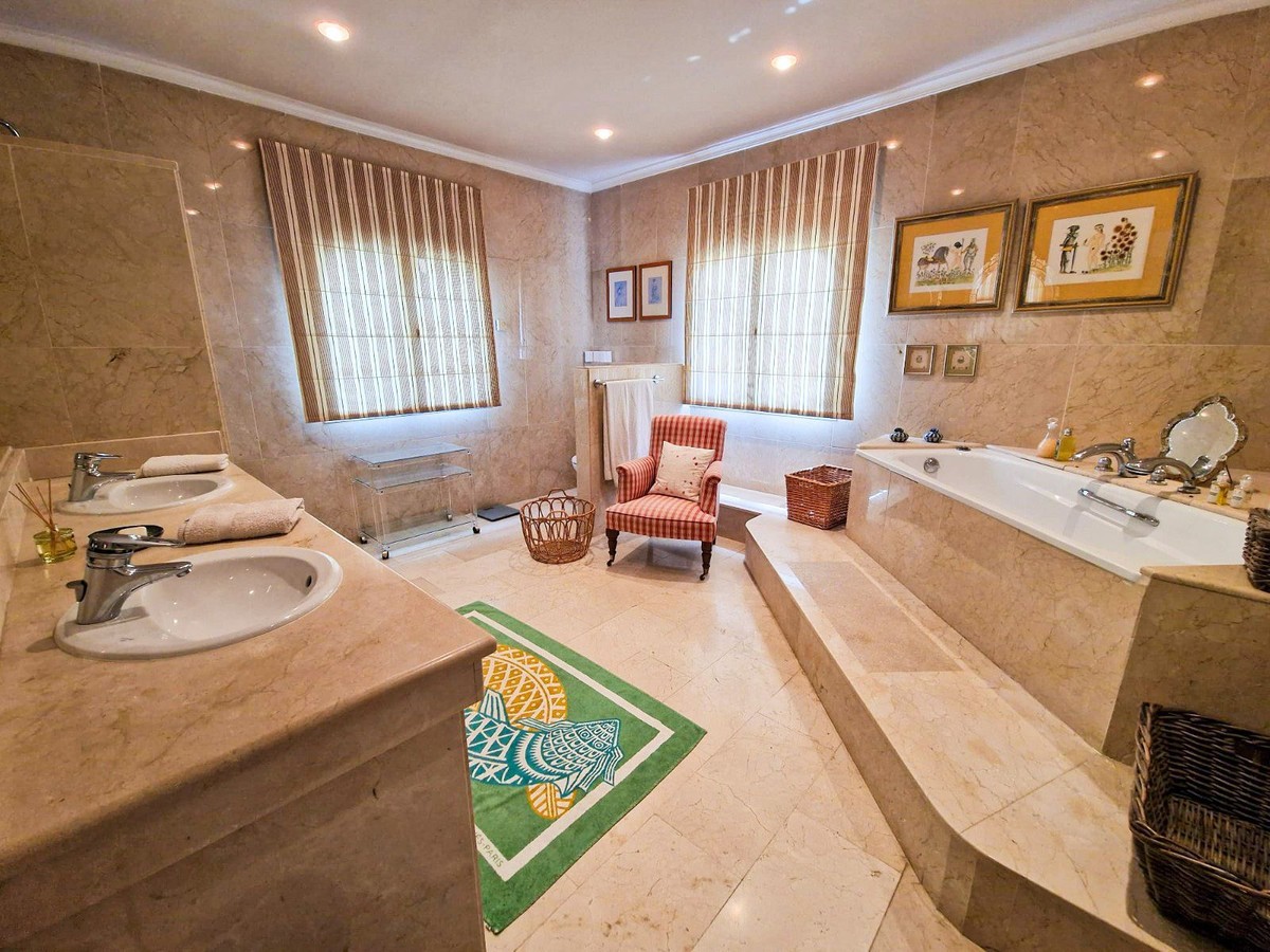 5 Bedroom Villa in Benahavís - Foto 8