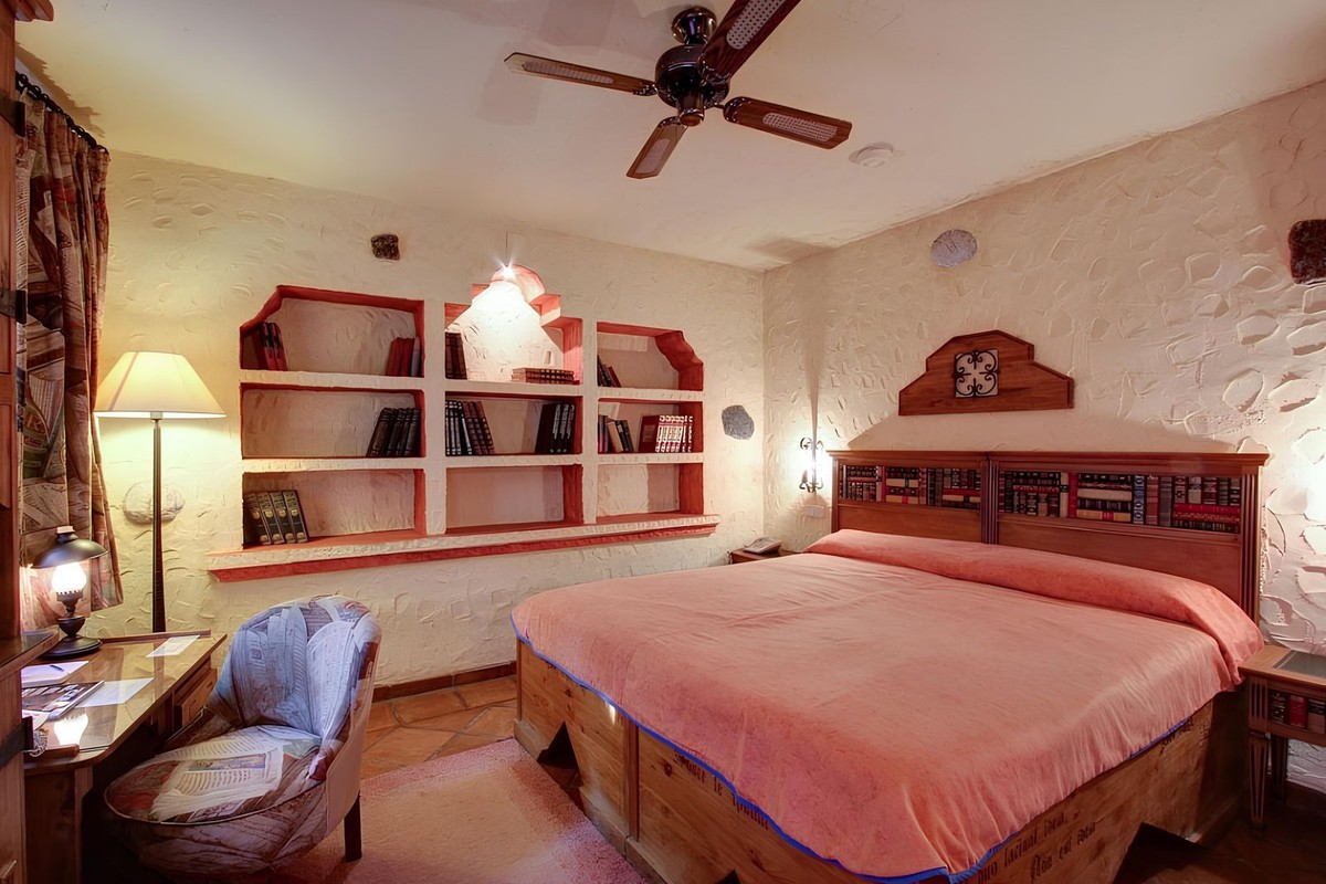 9 Bedroom Villa in Benahavís - Foto 3
