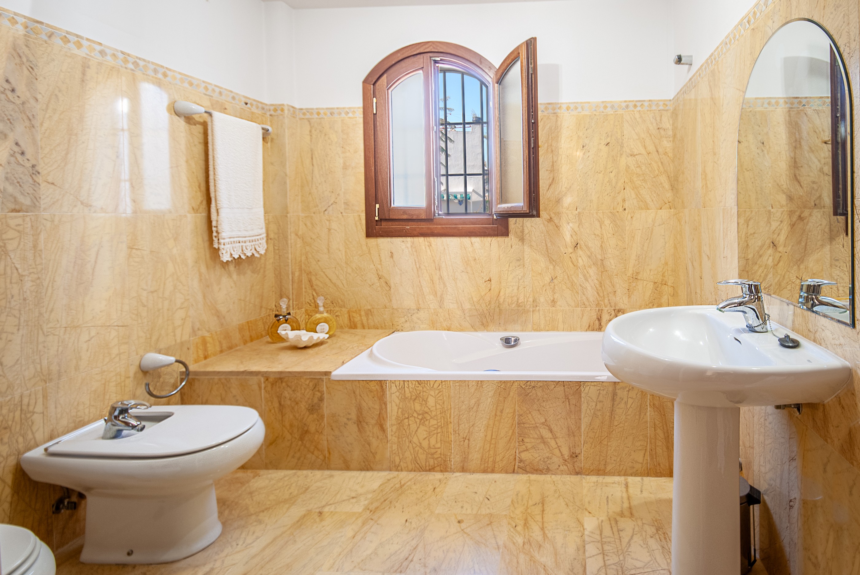 4 Bedroom Villa in Fuengirola - Photo 31