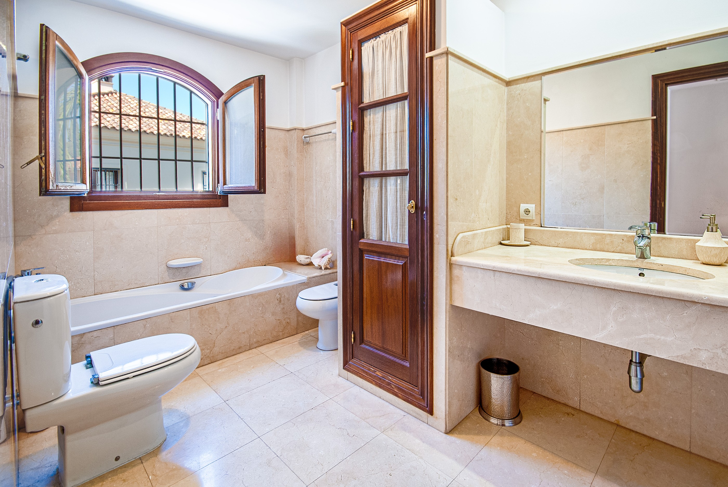 4 Bedroom Villa in Fuengirola - Photo 25