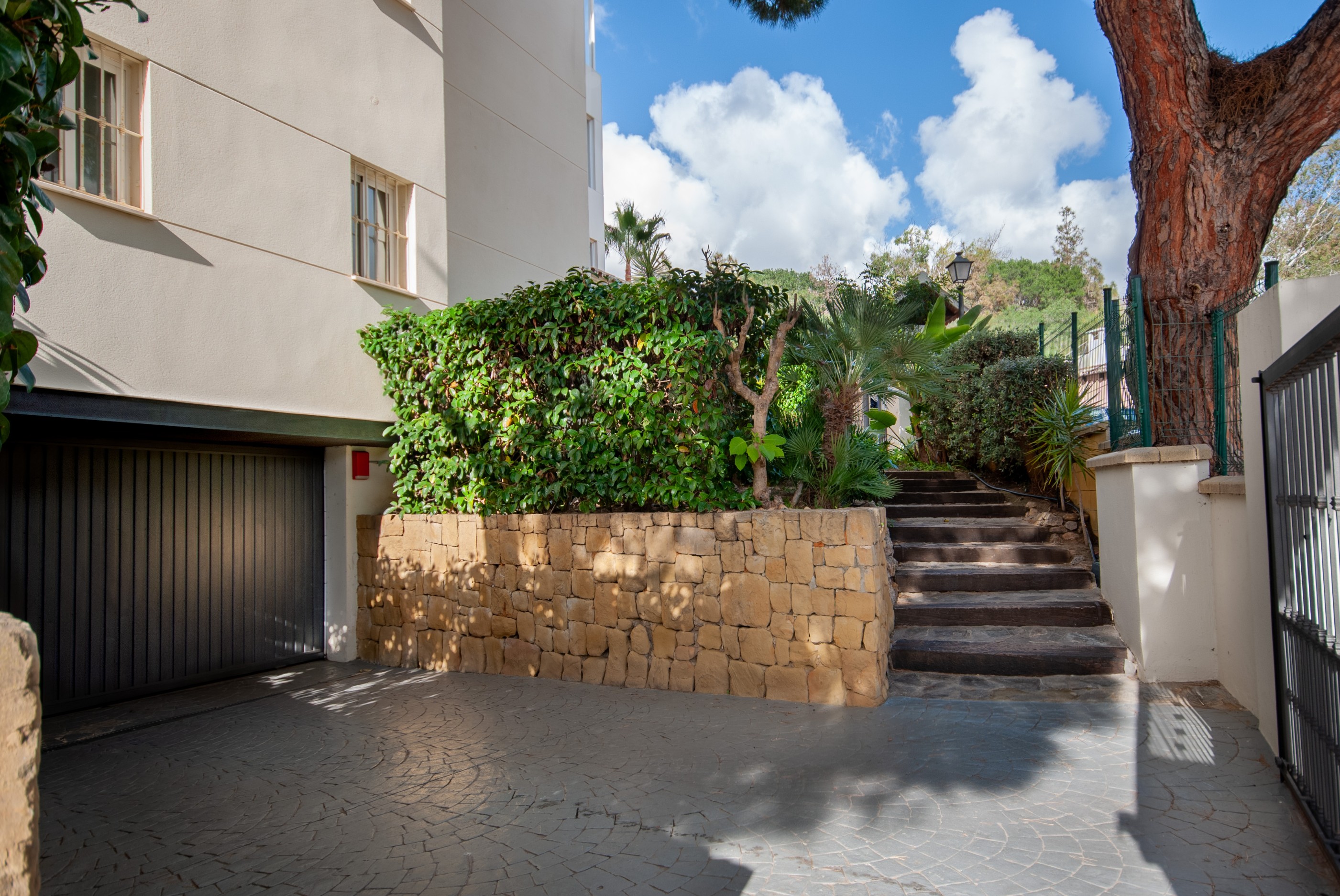 2 Bedroom Apartment in Marbella - Photo 27